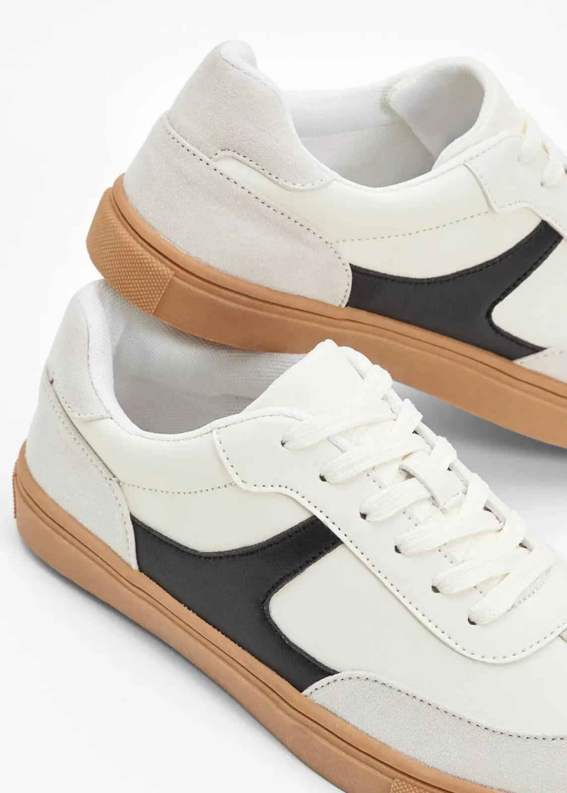 bonprix Sneaker^Sneaker im Retrolook wollweiß/schwarz