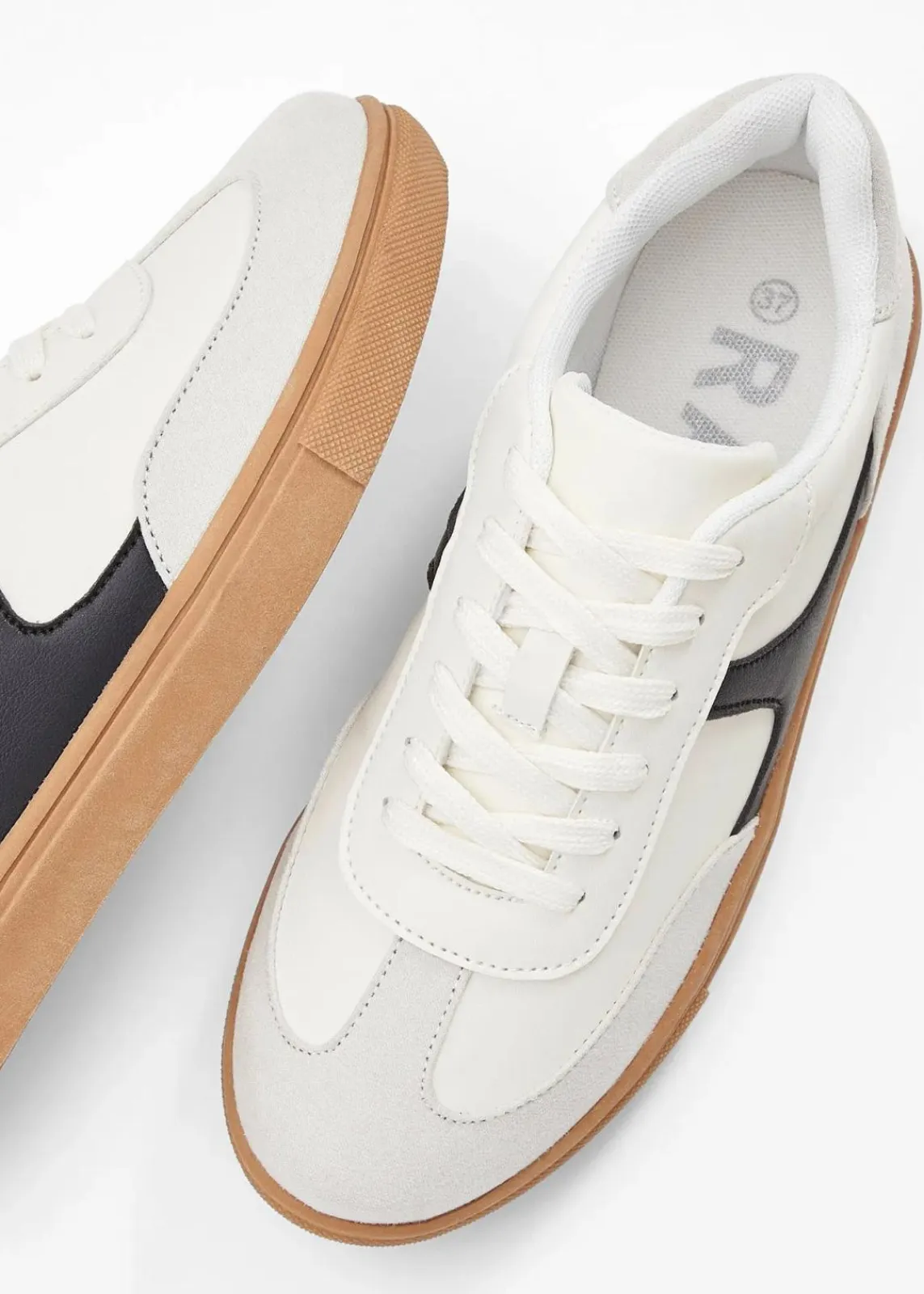 bonprix Sneaker^Sneaker im Retrolook wollweiß/schwarz