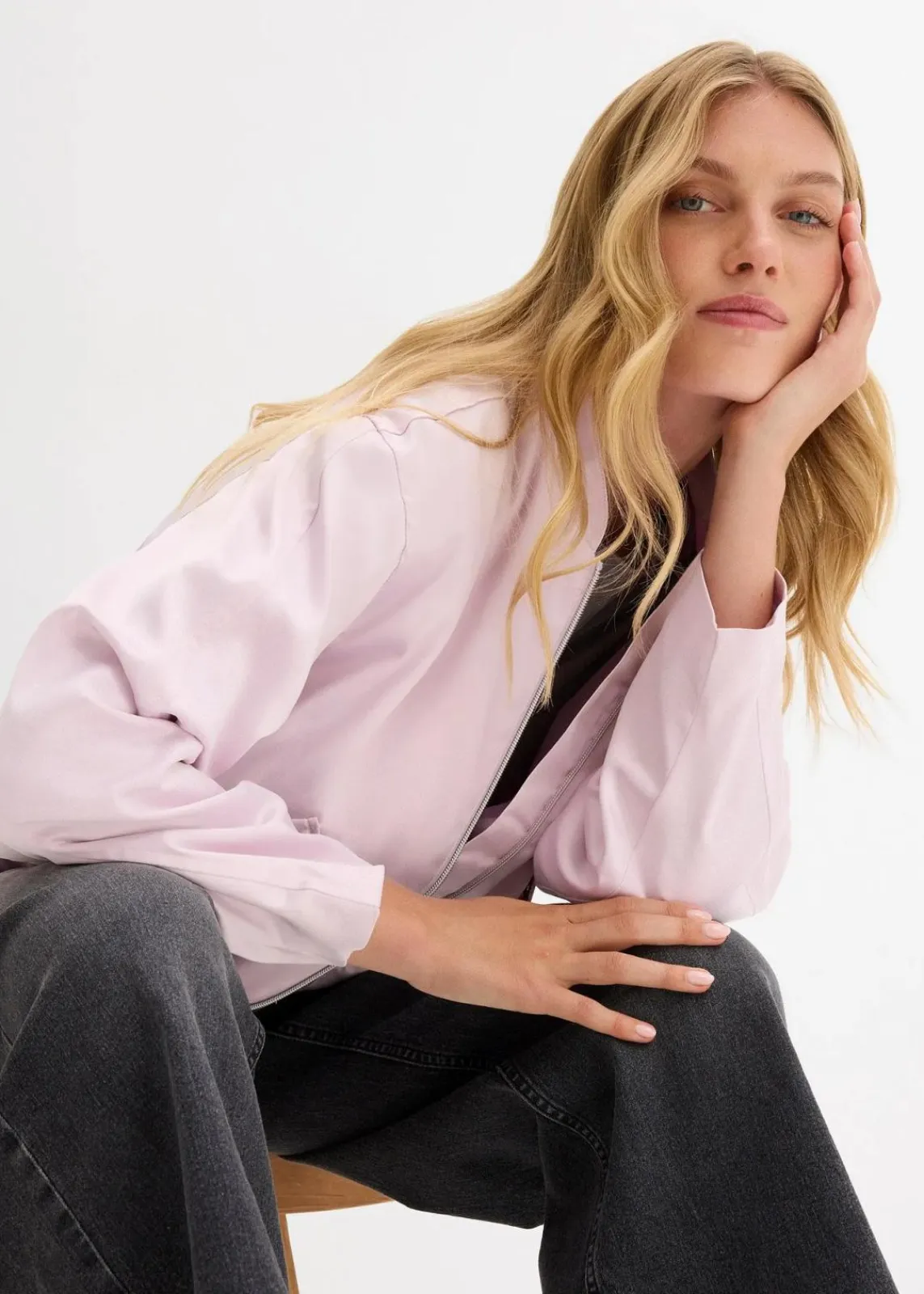 bonprix Bekleidung·Hosen|Jacken & Mäntel^Softblouson aus glänzendem Viskose-Mix puderflieder
