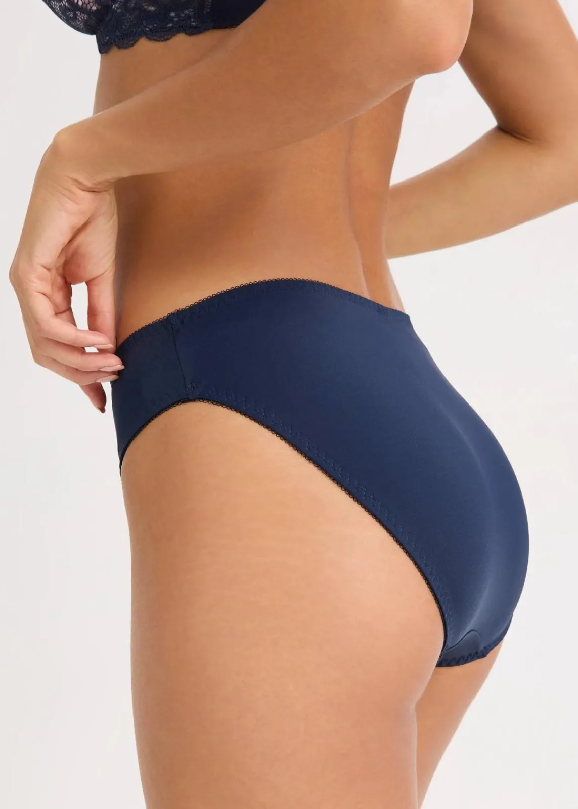 bonprix Wäsche·Dessous|Wäsche·Höschen^Spitzenverzierter Slip dunkelblau/puderflieder