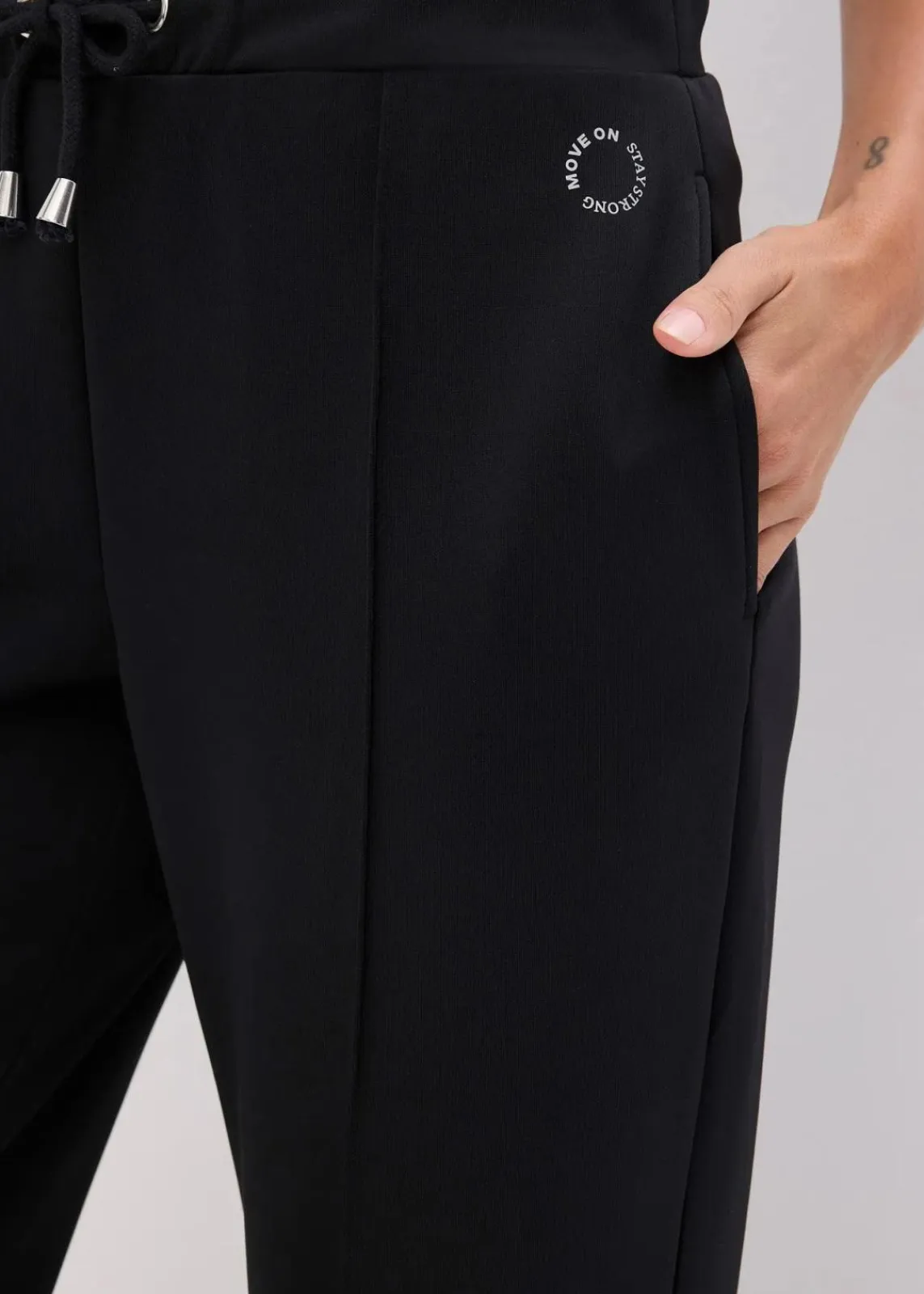 bonprix Bekleidung·Sweat|Bekleidung·Kleider^Sport-Hose mit Ziernähten schwarz