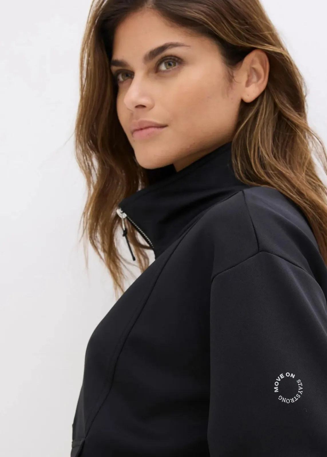 bonprix Bekleidung·Sweat|Nachhaltigere Materialien^Sport-Jacke mit Stehkragen schwarz
