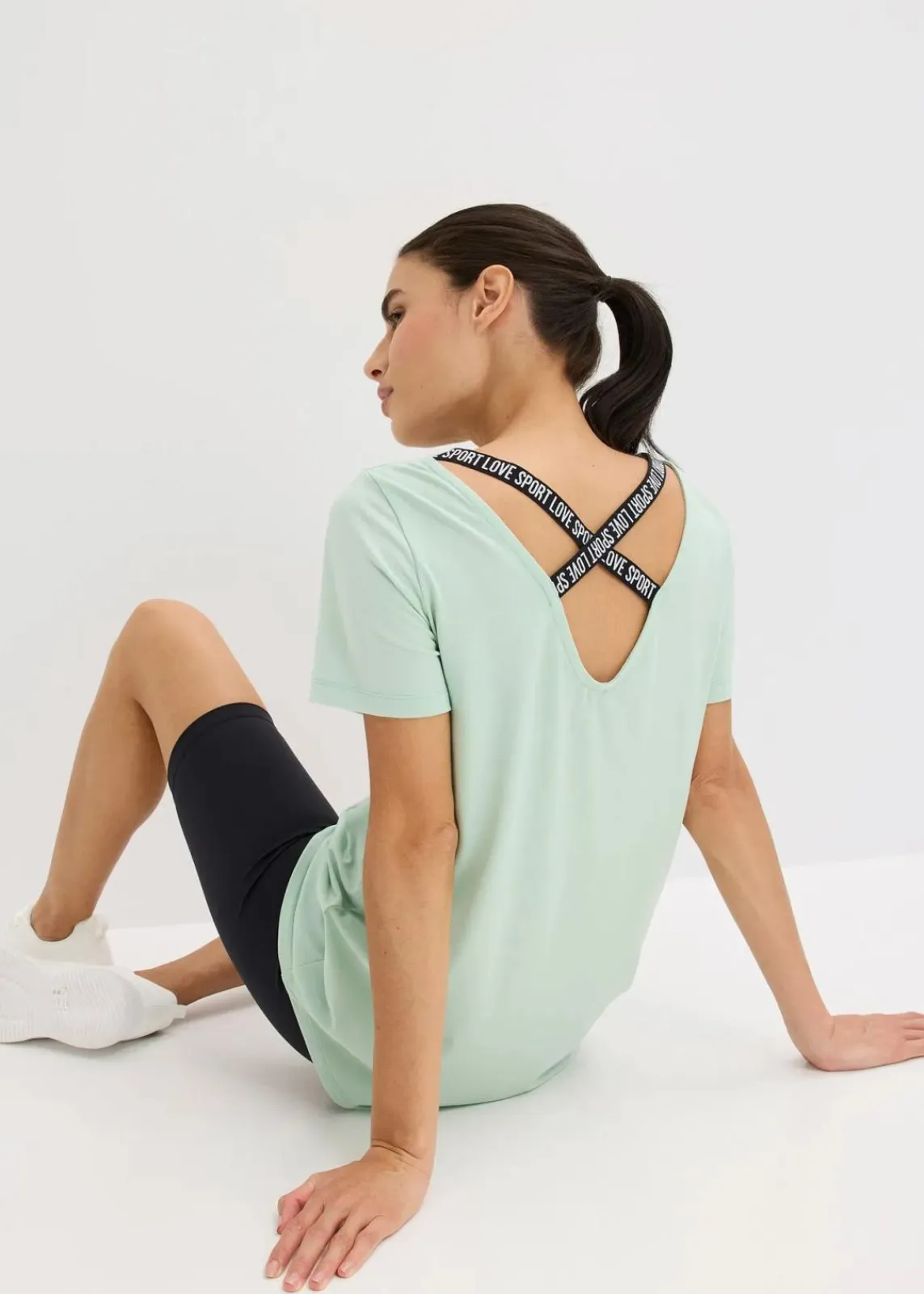 bonprix Shirts & Tops|Sportbekleidung^Sport-Longshirt mit Rückenausschnitt hellschilf