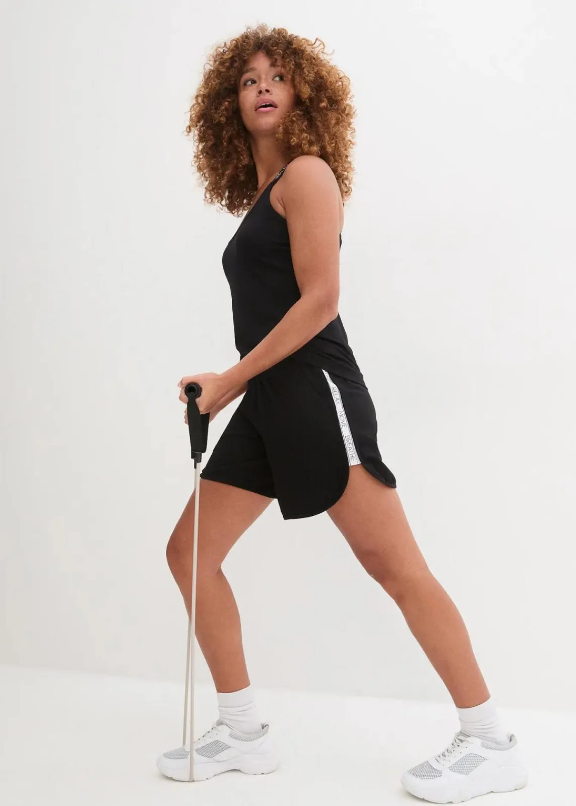 bonprix Bekleidung·Outdoorbekleidung|Bekleidung·Kleider^Sport-Shorts mit Kontraststreifen schwarz