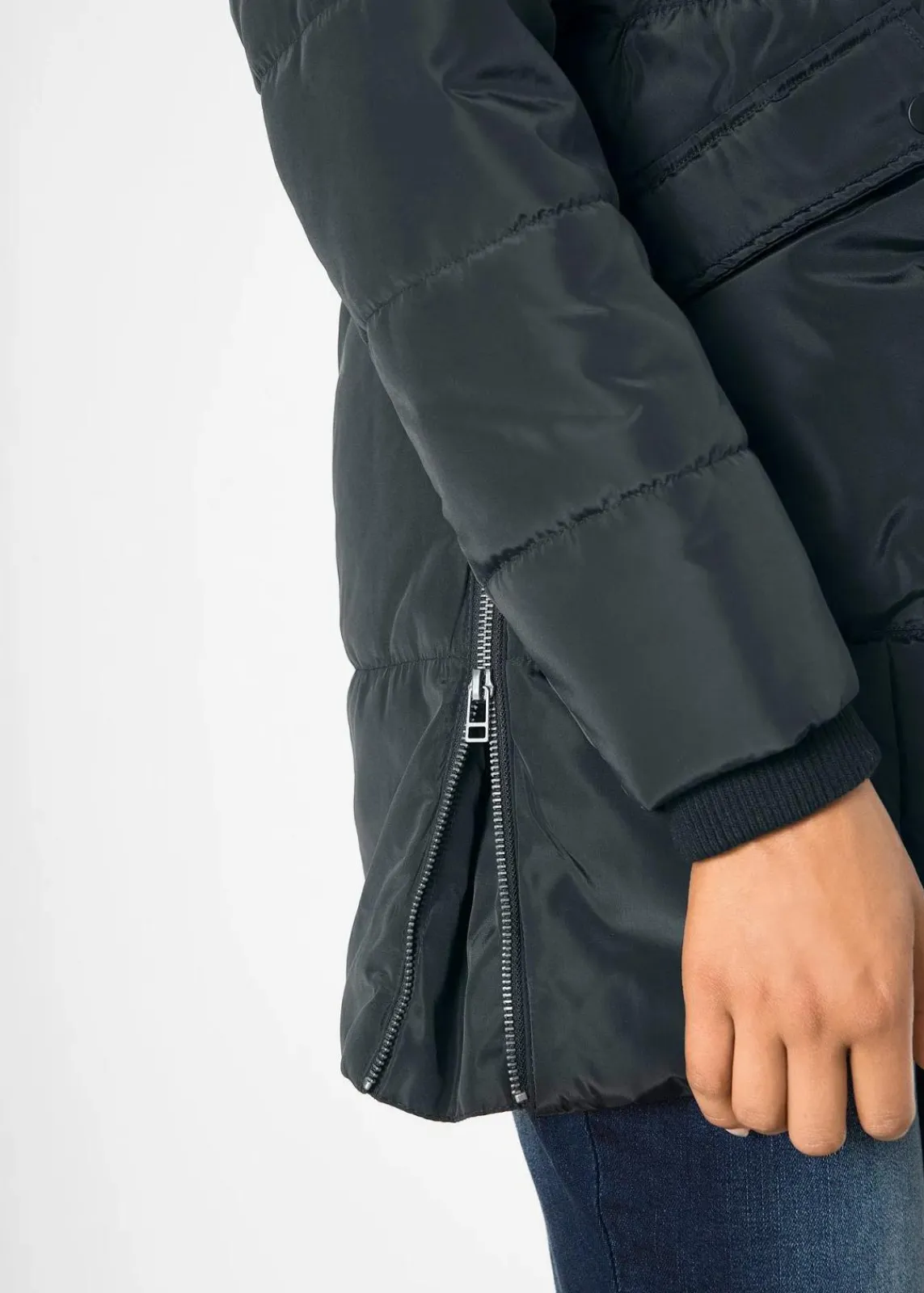 bonprix Bekleidung·Hosen|Jacken & Mäntel^Steppjacke schwarz