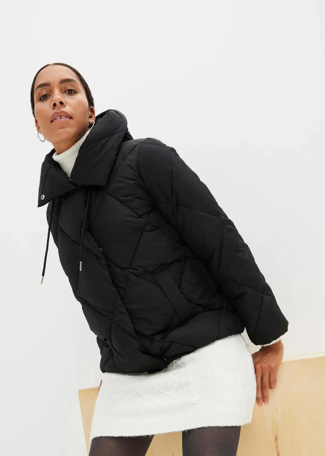 bonprix Bekleidung·Hosen|Jacken & Mäntel^Steppjacke mit Kapuze schwarz