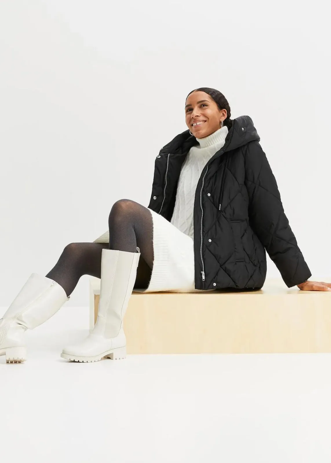 bonprix Bekleidung·Hosen|Jacken & Mäntel^Steppjacke mit Kapuze schwarz