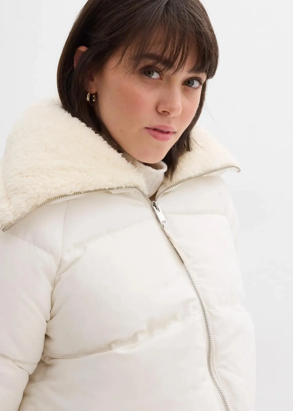 bonprix Jacken & Mäntel|Bekleidung·Hosen^Steppjacke mit Teddykragen perlweiß