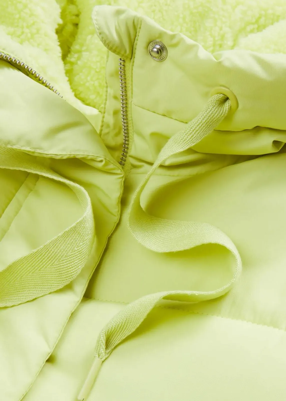 bonprix Bekleidung·Hosen|Nachhaltigere Materialien^Steppmantel mit Teddyfutter in der Kapuze mintgrün
