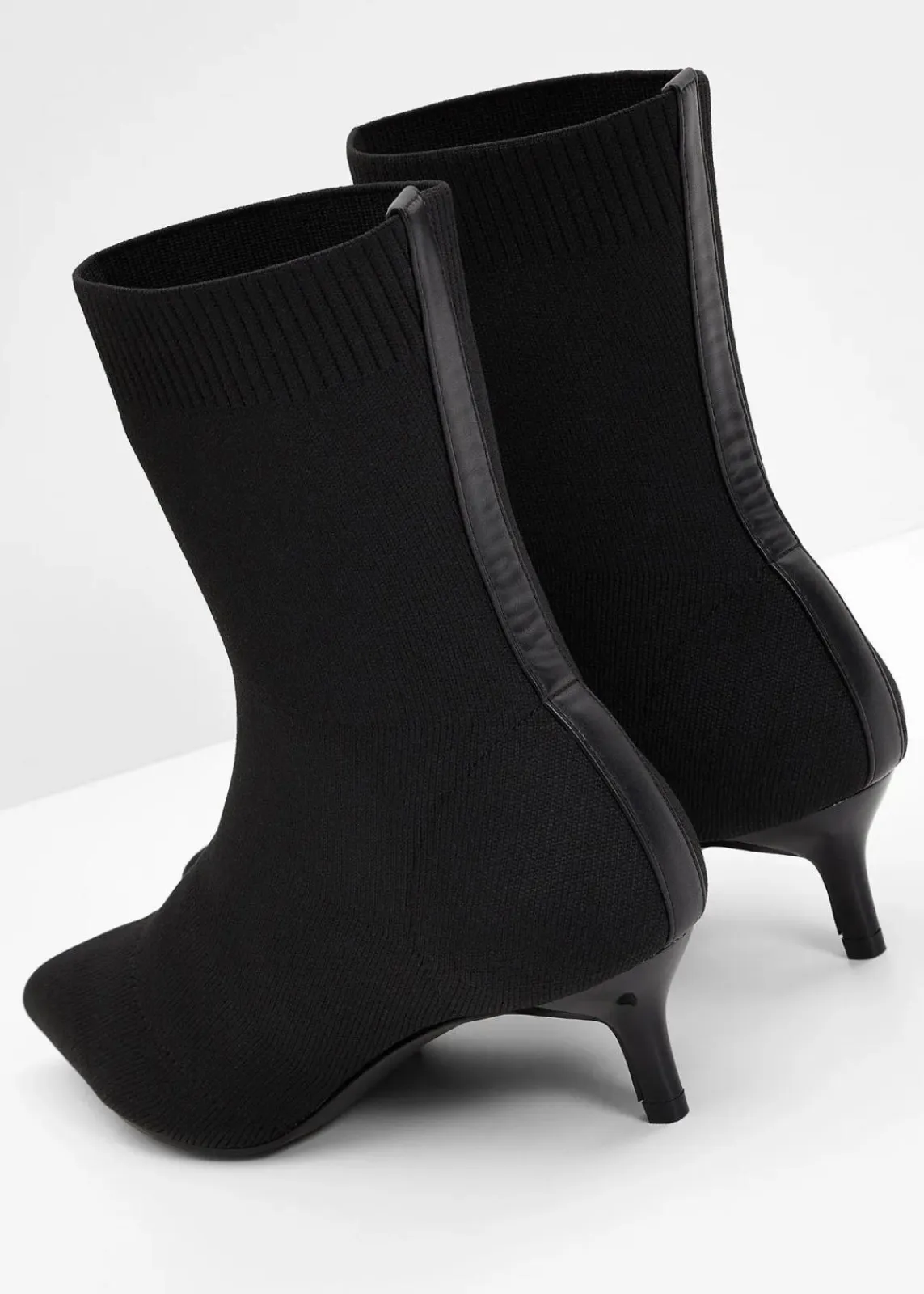 bonprix Stiefeletten|Schuhe & Accessoires In Spezialgrößen·Elastischer Schaft^Stiefeletten schwarz