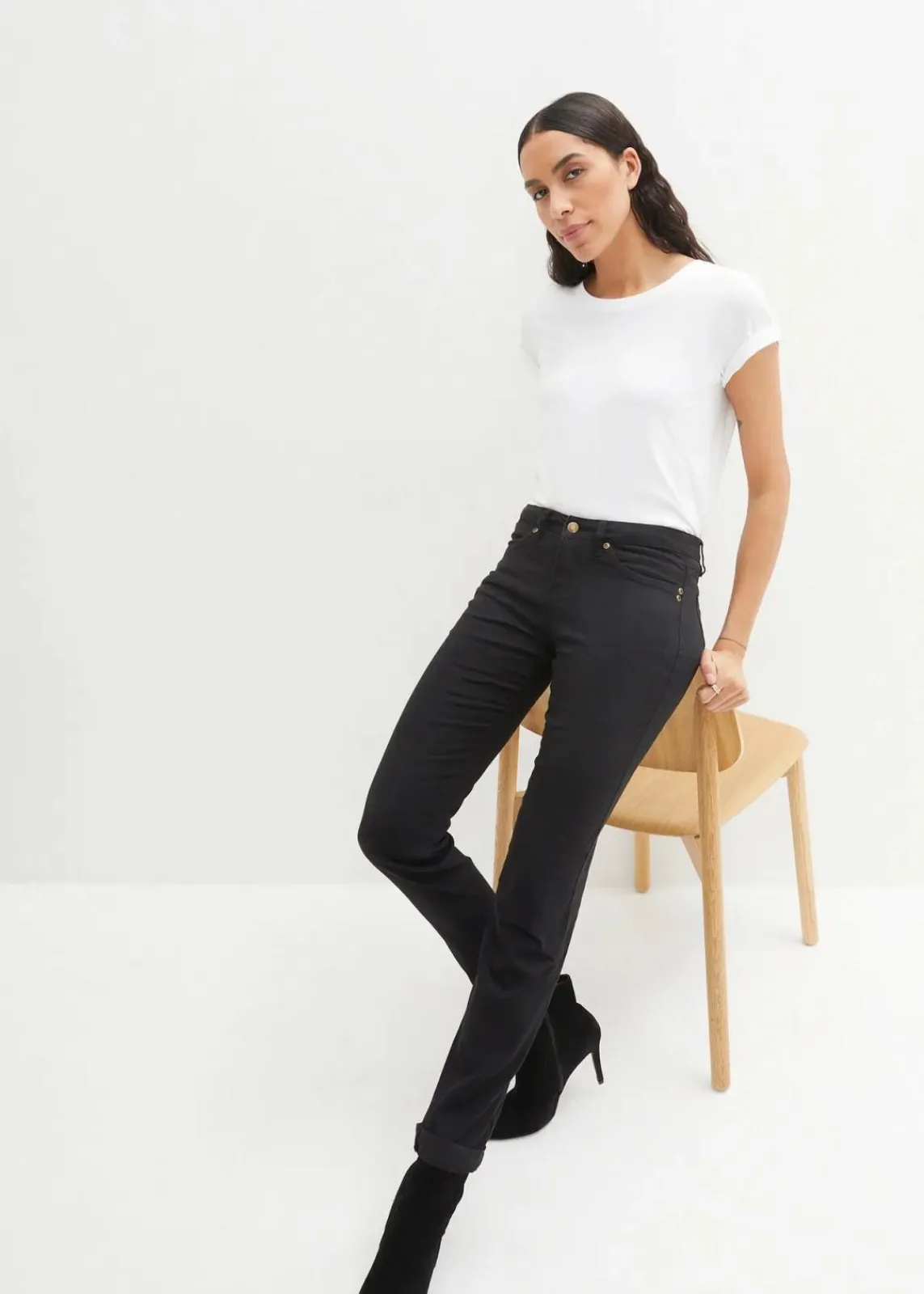 bonprix Jeans|Kurzgrößen^Straight Jeans Mid Waist, Stretch schwarz twill