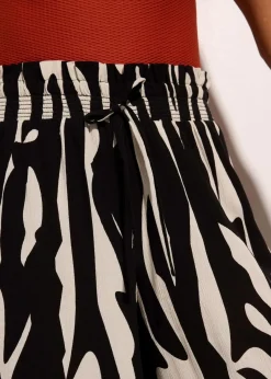 bonprix Hosen^Strandhose aus fließender Viskose schwarz/wollweiß graphisch