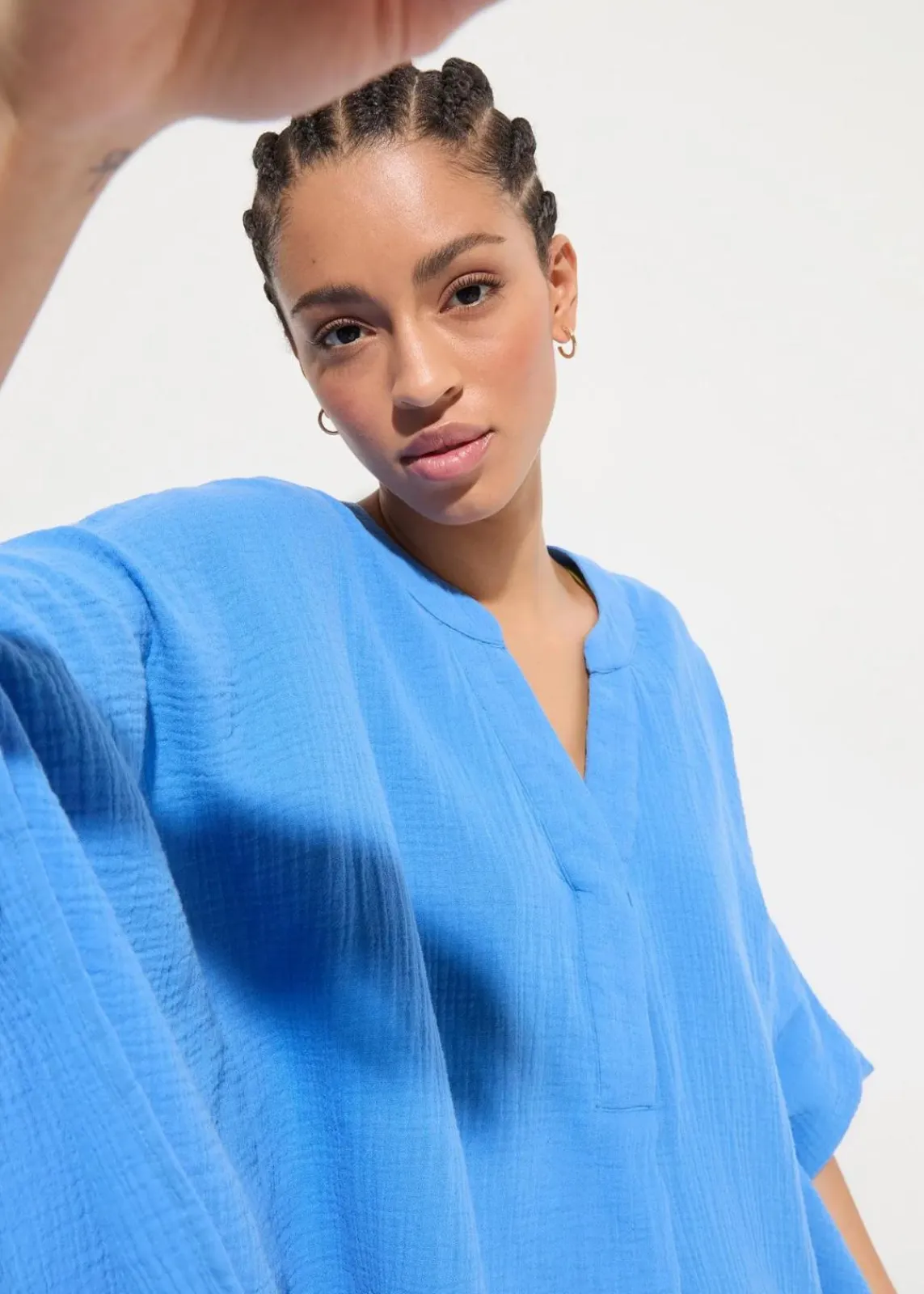 bonprix Kleider|Bekleidung·Pullover & Strickjacken^Strandtunika aus luftigem Musselin blau