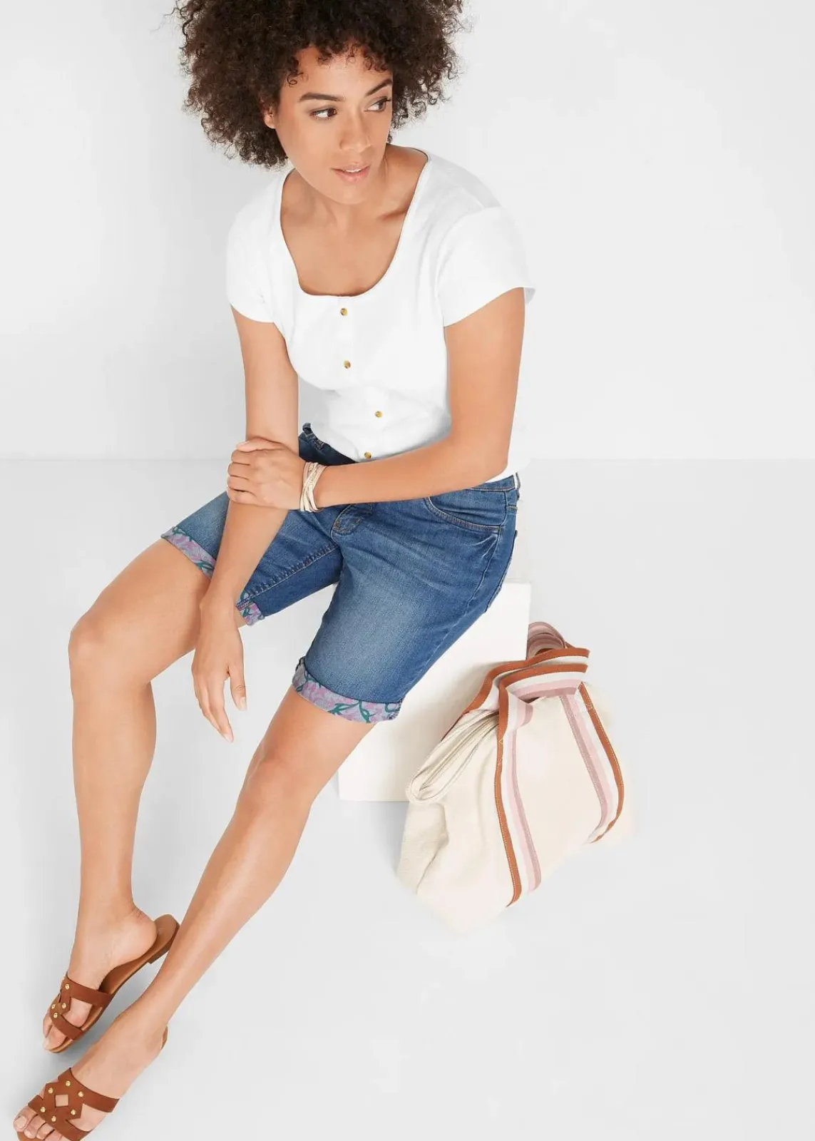 bonprix Shorts|Jeans^Stretch-Jeans-Bermuda mit farbigem Umschlag blau used