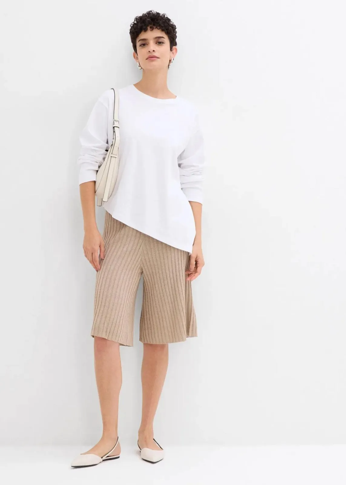 bonprix Shorts|Hosen^Strick-Bermuda mit hohem Bund aus Viskose-Mix khakibeige