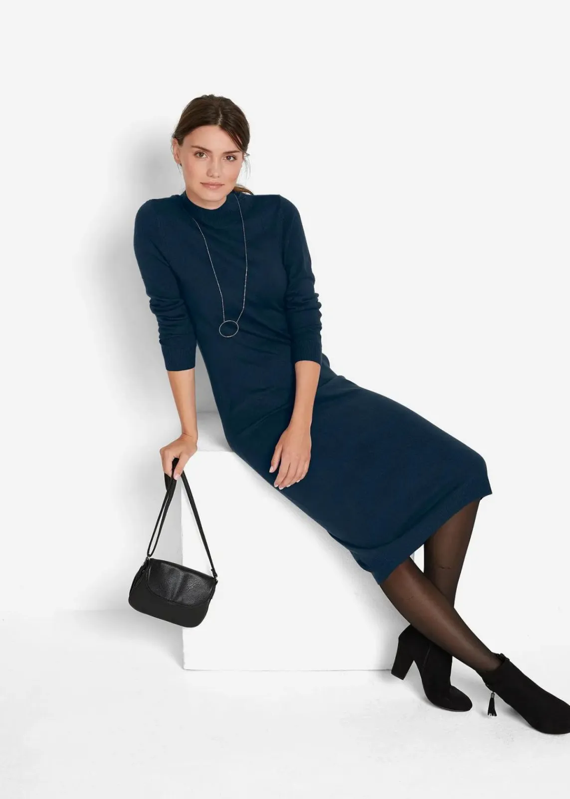 bonprix Kleider|Basics^Strickkleid mit Stehkragen dunkelblau