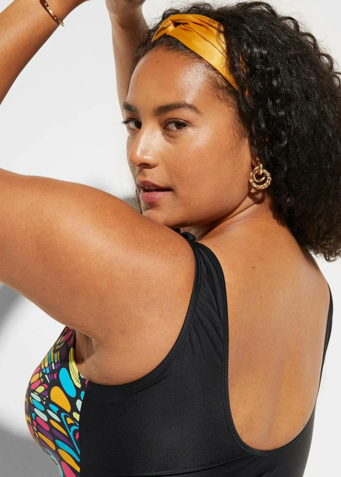 bonprix Shapewear|Badeanzüge^Strong Shape-Badeanzug mit Rüschen schwarz/bunt graphisch