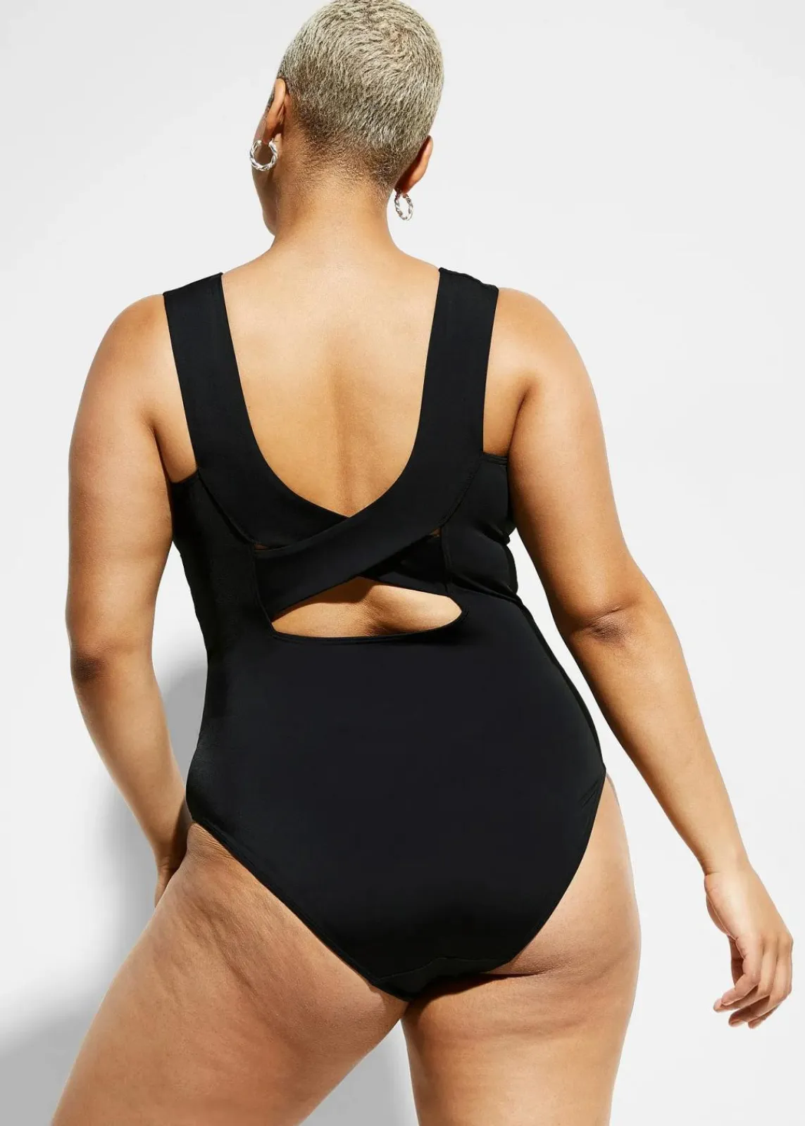 bonprix Nachhaltigere Materialien|Shapewear^Strong Shape-Badeanzug mit V-Ausschnitt schwarz