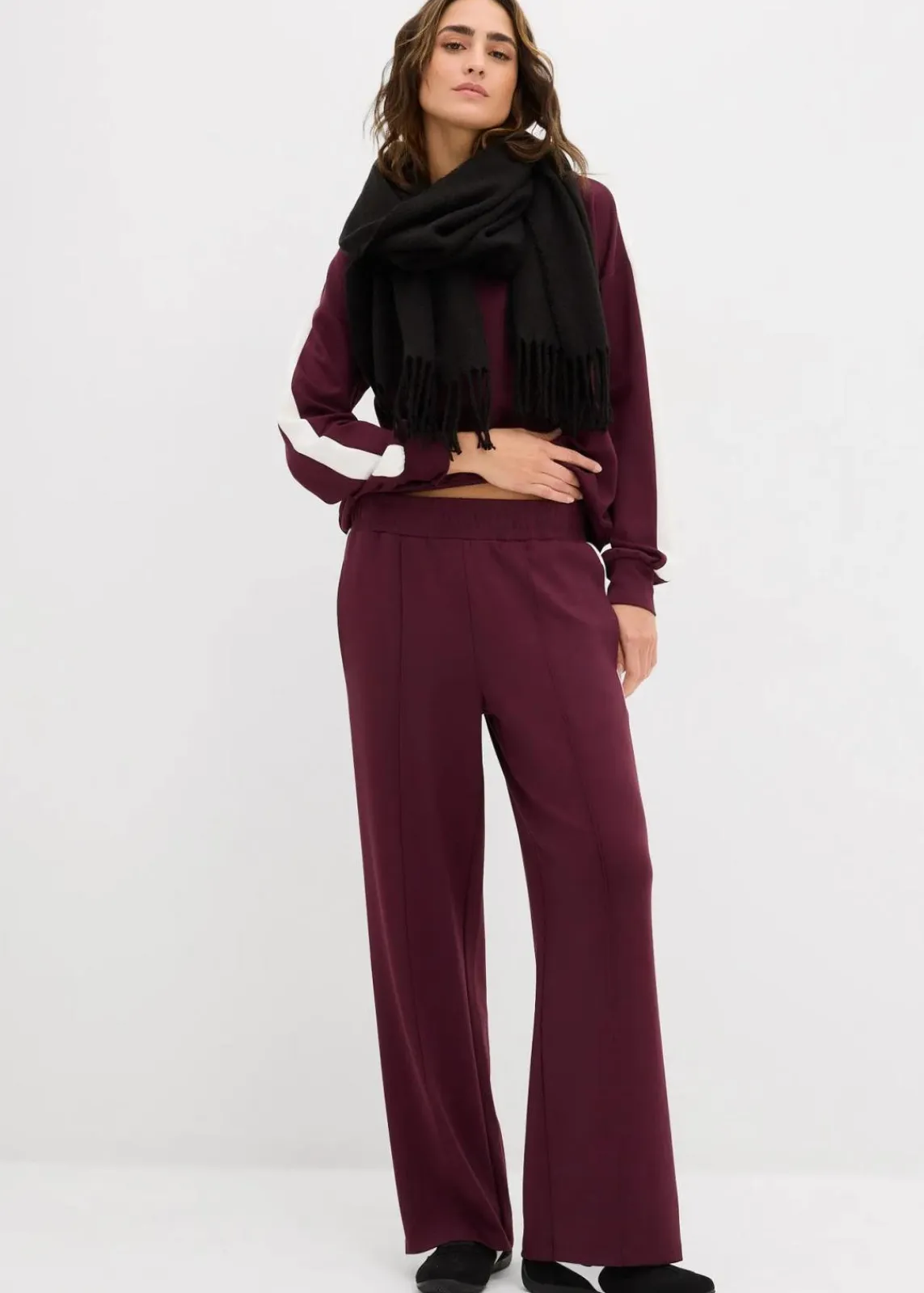 bonprix Bekleidung·Blusen & Tuniken|Bekleidung·Kleider^Sweathose aus Interlock-Qualität weinrot