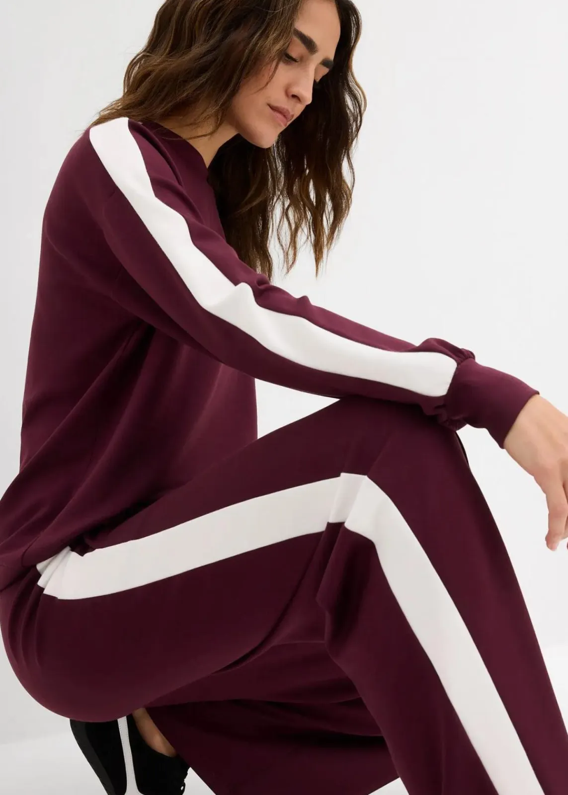 bonprix Bekleidung·Blusen & Tuniken|Bekleidung·Kleider^Sweathose aus Interlock-Qualität weinrot