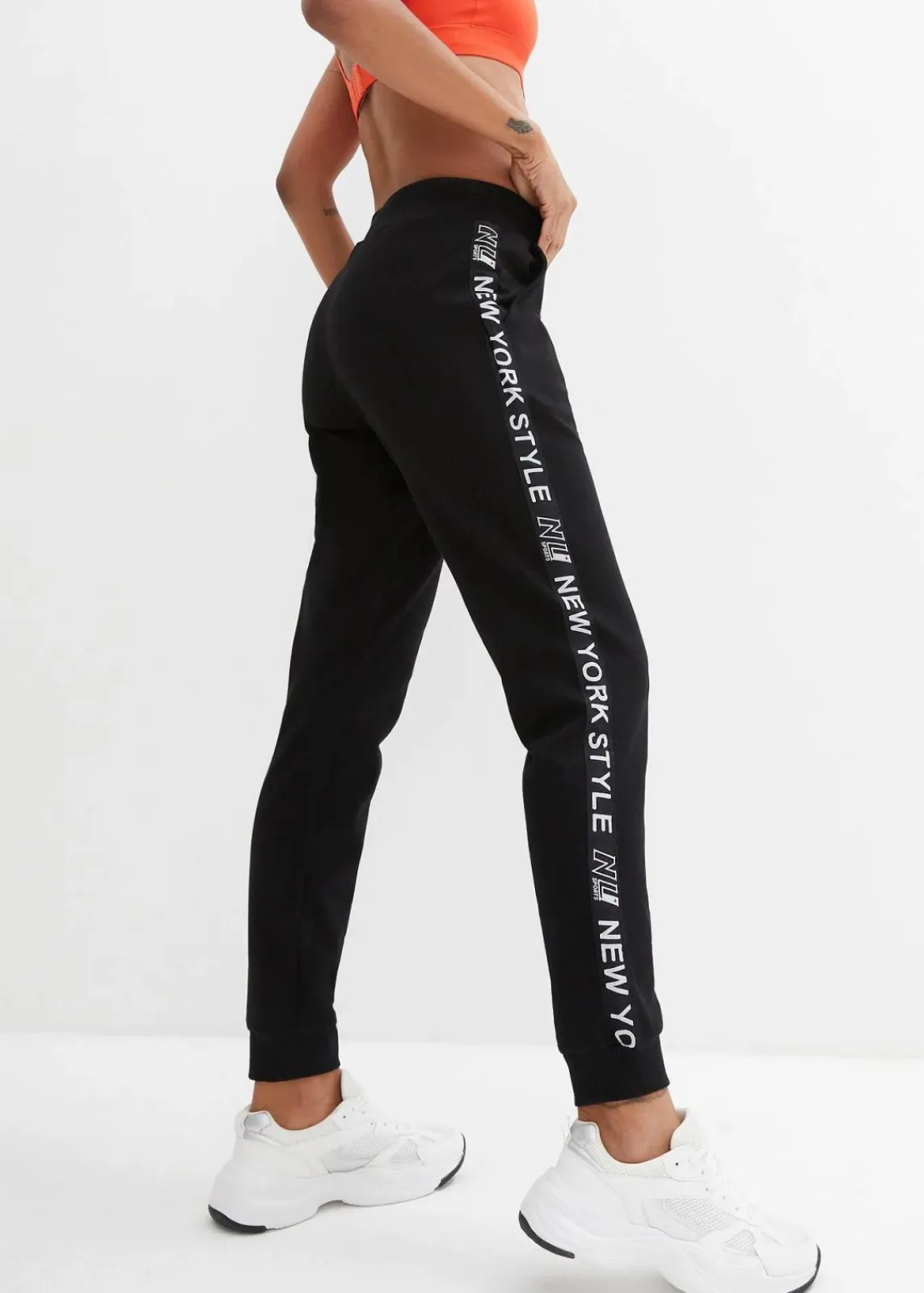 bonprix Bekleidung·Blusen & Tuniken|Bekleidung·Kleider^Sweathose mit Bündchen und Statement-Druck schwarz bedruckt