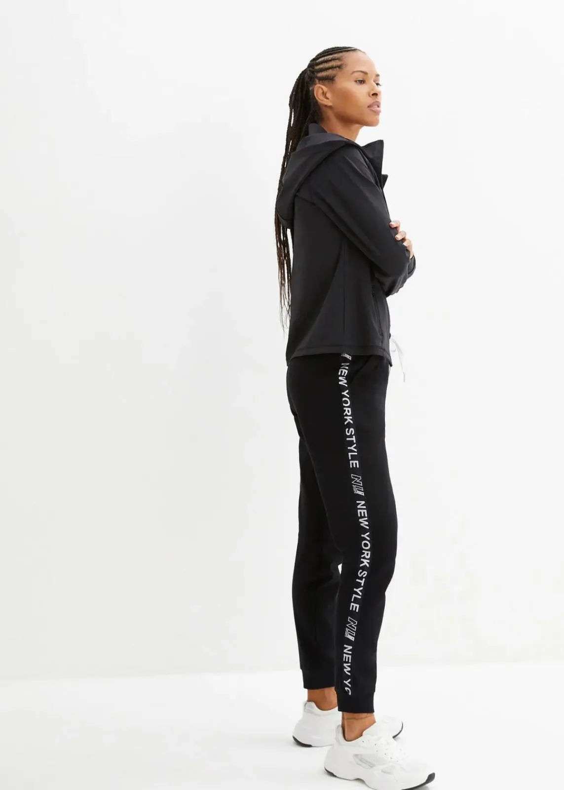 bonprix Bekleidung·Blusen & Tuniken|Bekleidung·Kleider^Sweathose mit Bündchen und Statement-Druck schwarz bedruckt