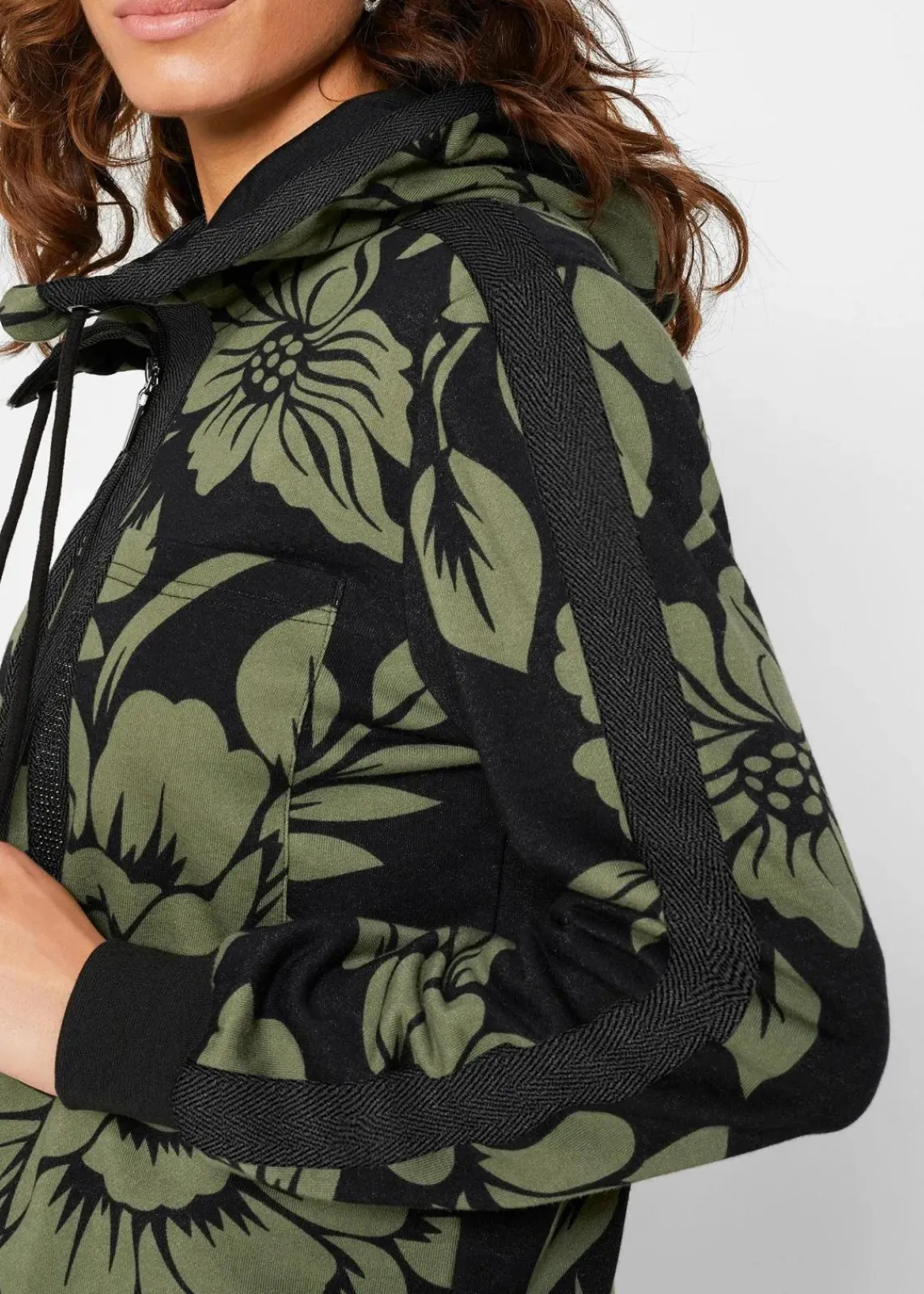 bonprix Bekleidung·Blusen & Tuniken|Sweat^Sweatjacke mit Baumwolle schwarz/grün geblümt