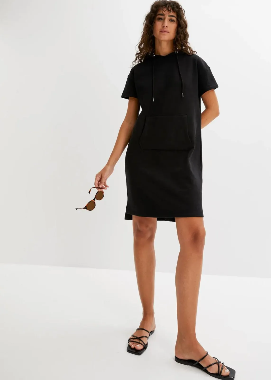 bonprix Bekleidung·Röcke|Bekleidung·Blusen & Tuniken^Sweatkleid mit Kapuze schwarz