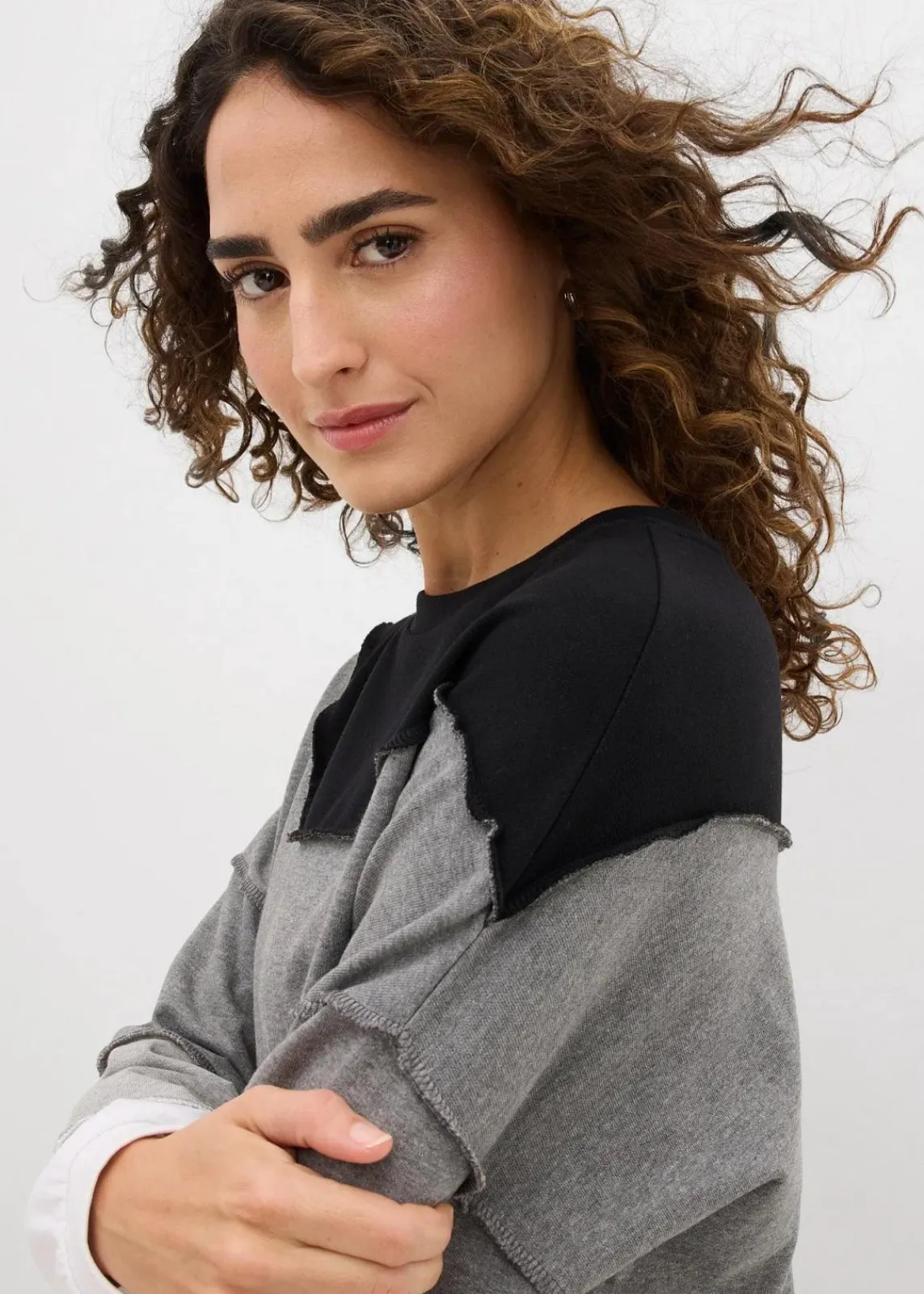 bonprix Sweat|Nachhaltigere Materialien^Sweatshirt aus weichem Baumwoll-Mix grau meliert/schwarz/weiß