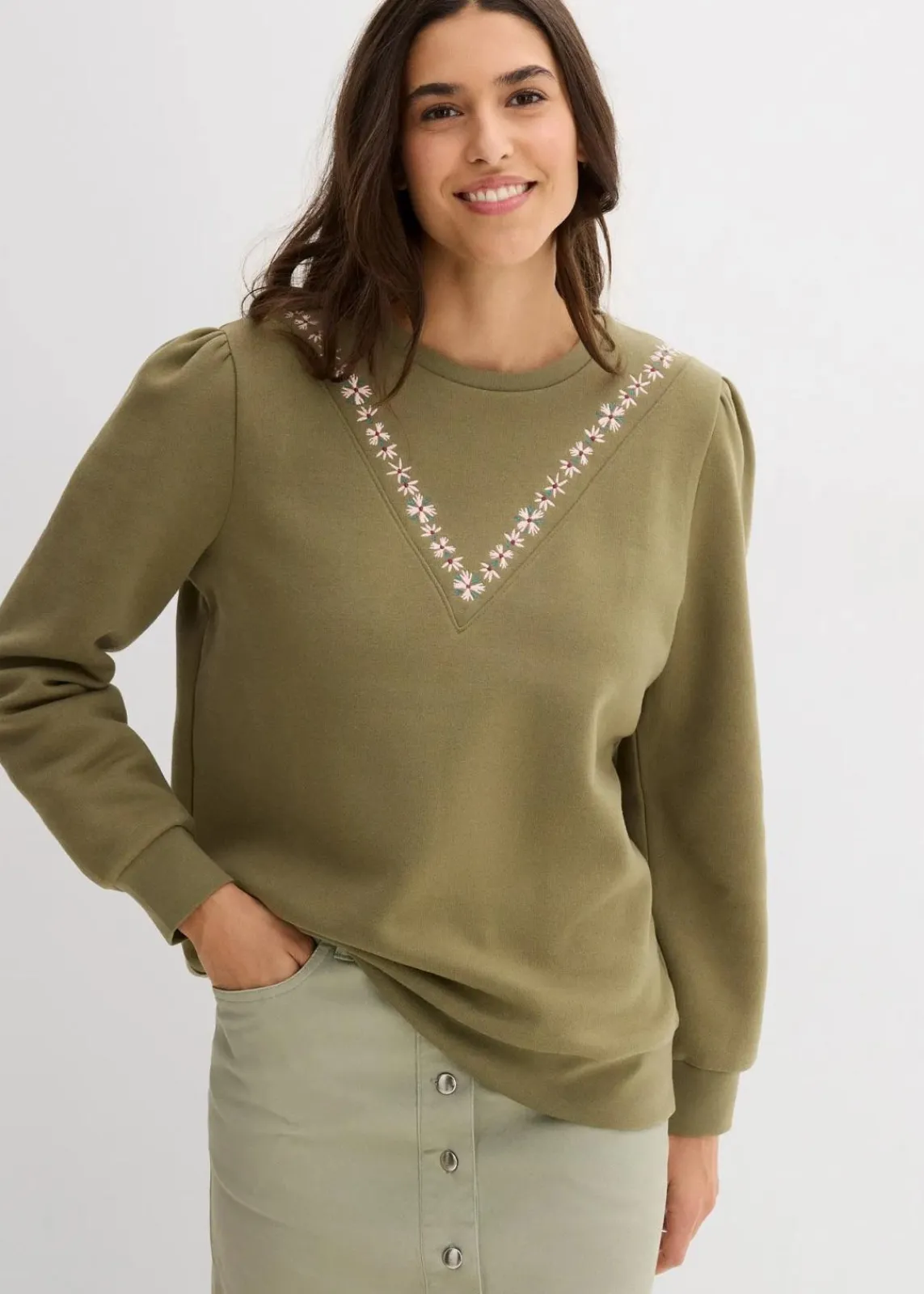 bonprix Bekleidung·Blusen & Tuniken|Sweat^Sweatshirt mit Stickerei aus Baumwoll-Mix oliv