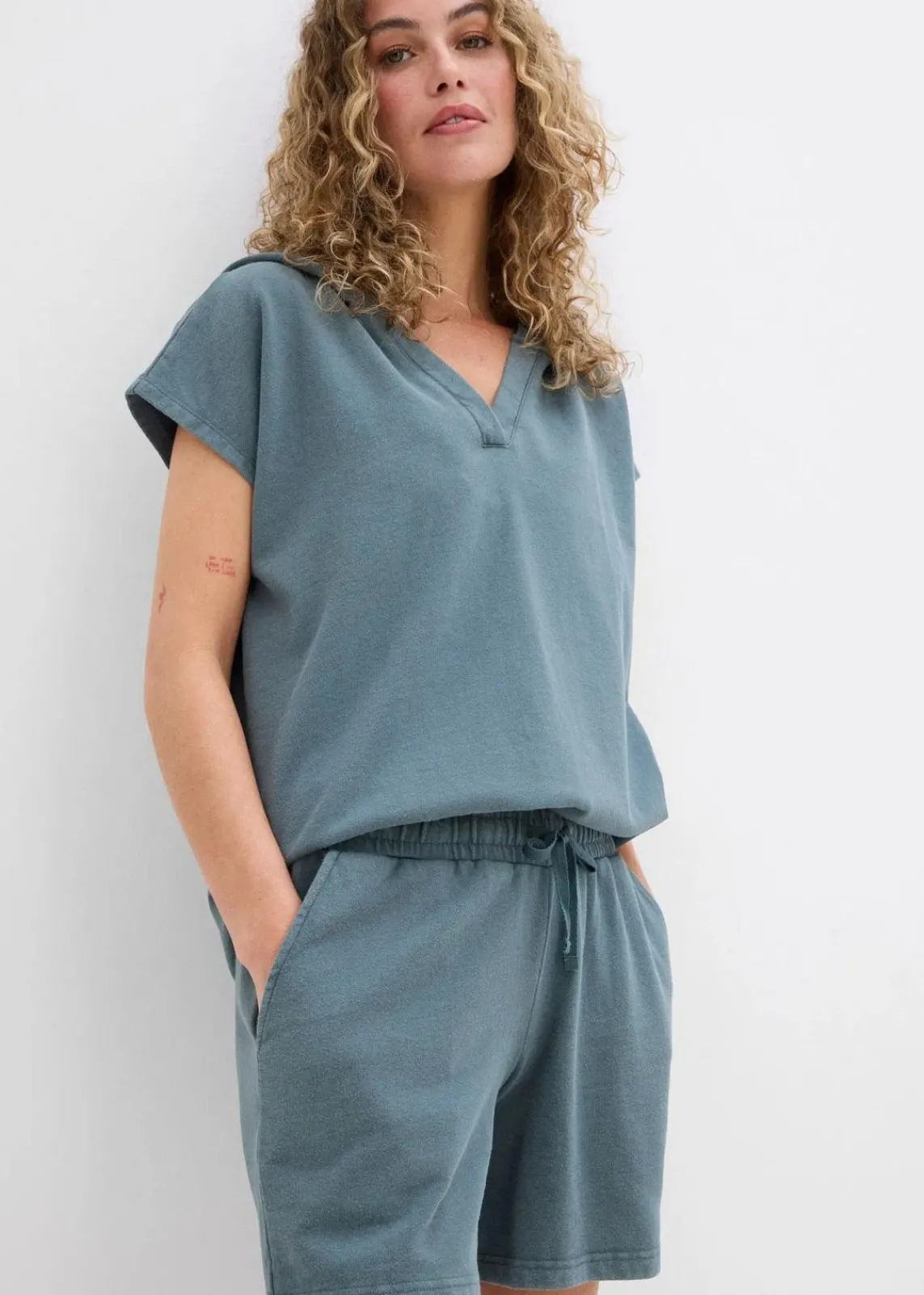 bonprix Bekleidung·Outdoorbekleidung|Bekleidung·Blusen & Tuniken^Sweat-Shorts aus reiner Baumwolle eukalyptusgrün