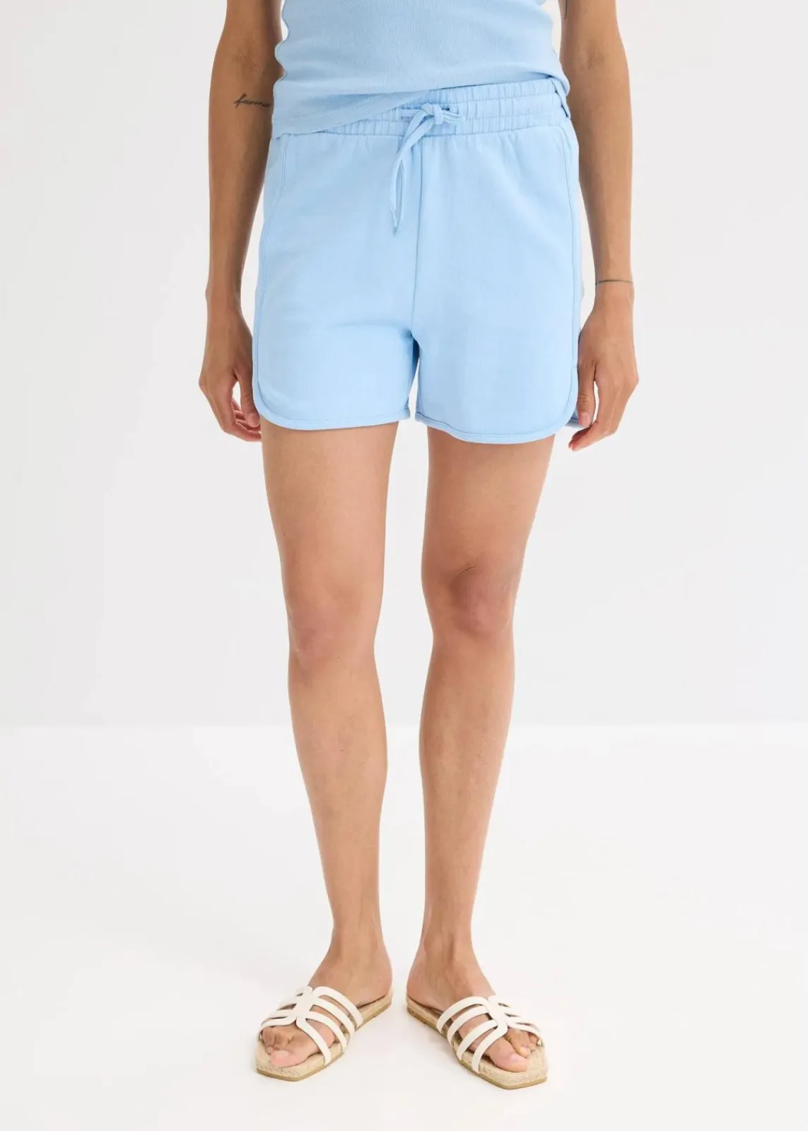 bonprix Bekleidung·Outdoorbekleidung|Bekleidung·Blusen & Tuniken^Sweat-Shorts aus reiner Bio-Baumwolle hellblau