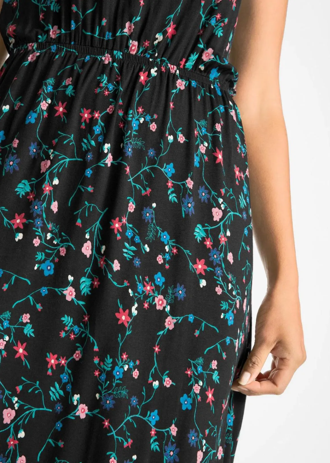 bonprix Bekleidung·Pullover & Strickjacken|Kleider^tailliertes Maxi-Kleid mit Druck schwarz geblümt