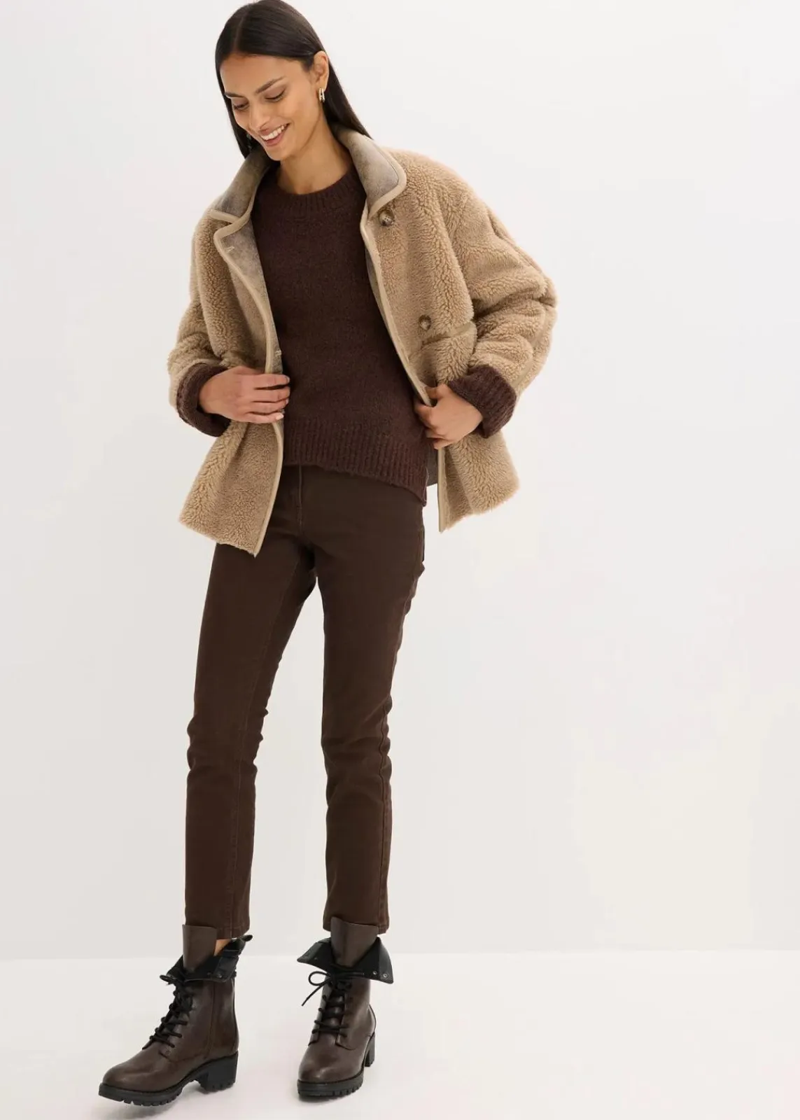 bonprix Bekleidung·Hosen|Nachhaltigere Materialien^Teddyfell-Jacke hellkhaki