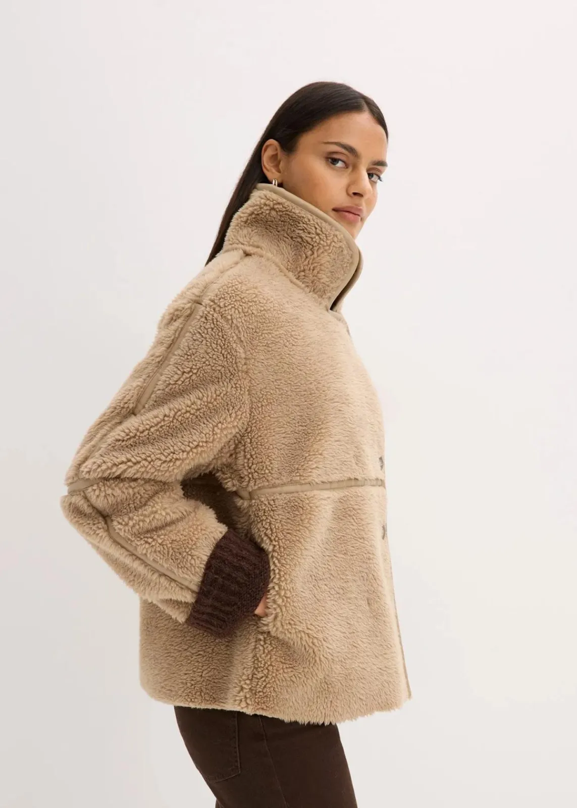 bonprix Bekleidung·Hosen|Nachhaltigere Materialien^Teddyfell-Jacke hellkhaki