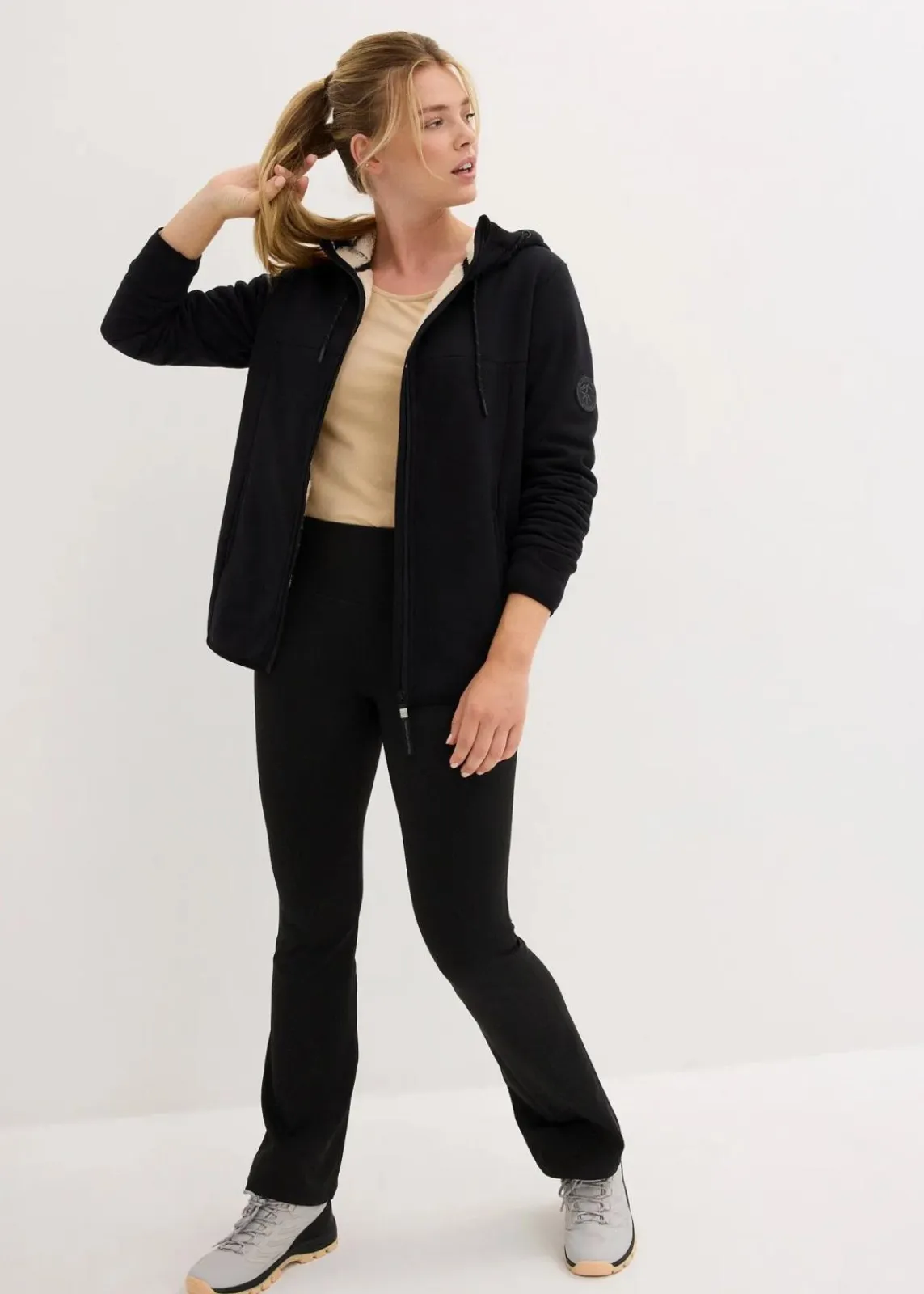 bonprix Bekleidung·Blusen & Tuniken|Bekleidung·Hosen^Teddy-Fleece Jacke schwarz/sandbeige