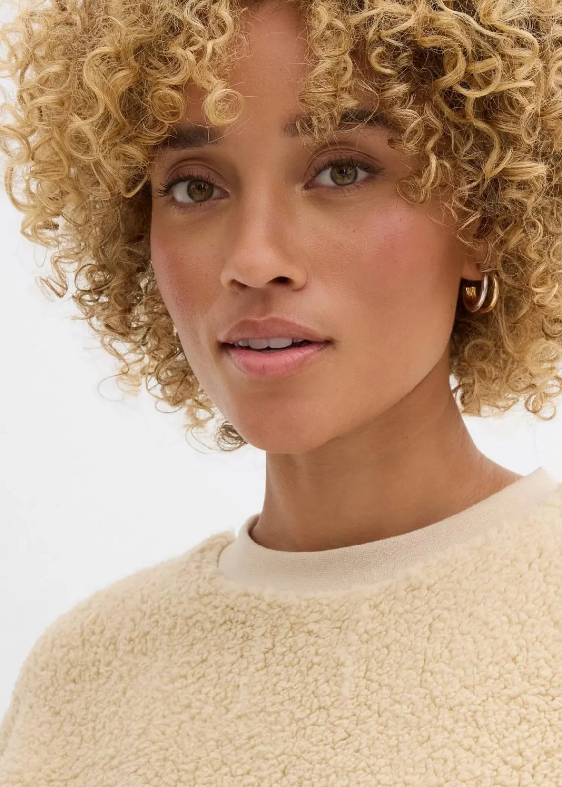 bonprix Bekleidung·Blusen & Tuniken|Nachhaltigere Materialien^Teddy-Fleecepullover hellsand