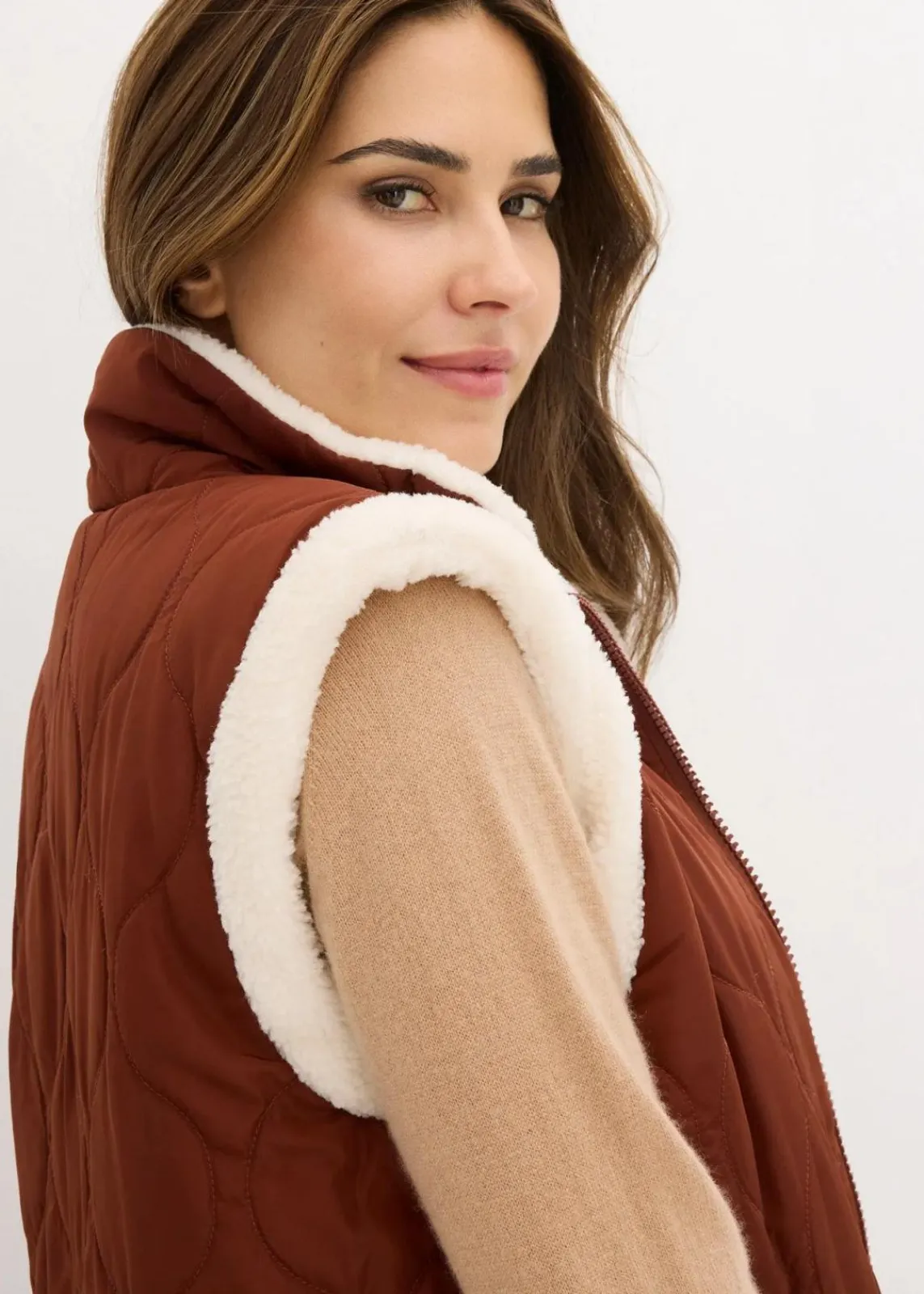 bonprix Jacken & Mäntel|Bekleidung·Hosen^Teddy-Weste zum Wenden mahagonibraun/naturbeige