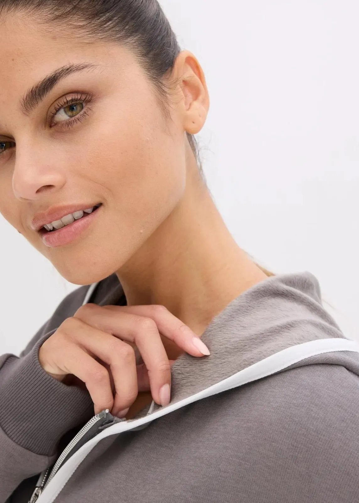 bonprix Bekleidung·Sweat|Bekleidung·Blusen & Tuniken^Thermo Sweatjacke, schnelltrocknend granitgrau