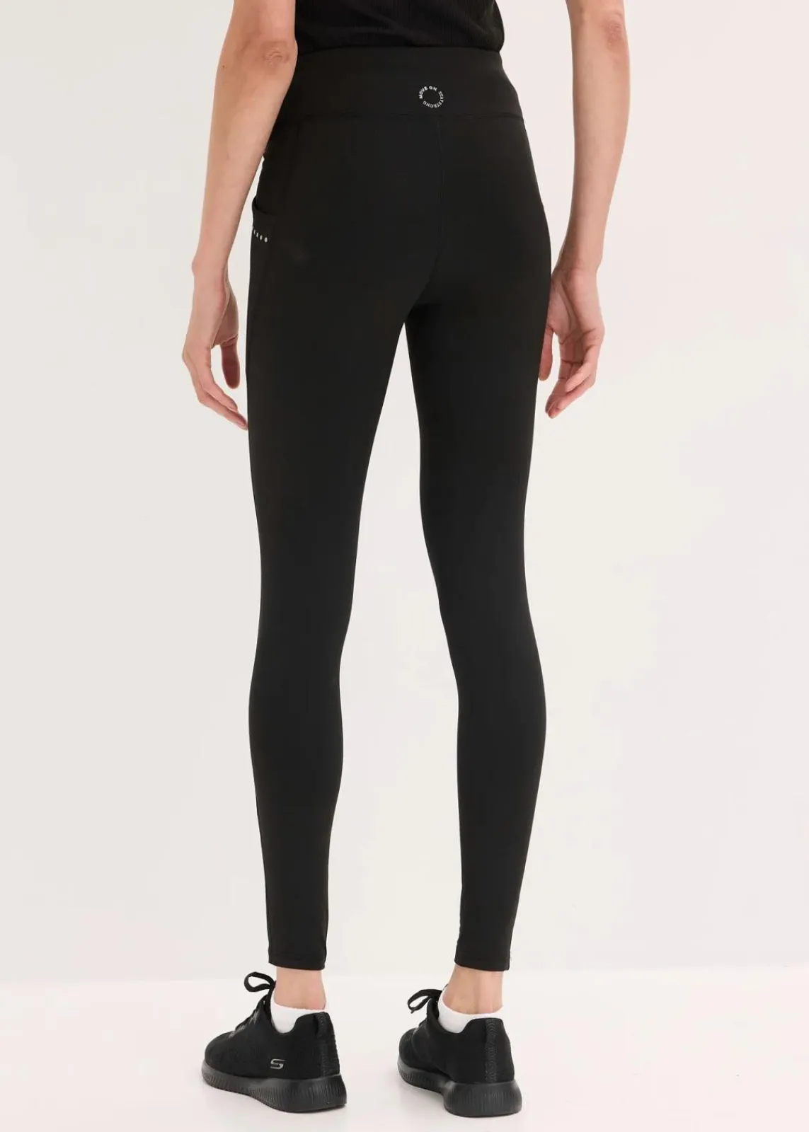 bonprix Hosen|Sportbekleidung^Thermo-Leggings mit reflektierenden Details und Handytasche schwarz