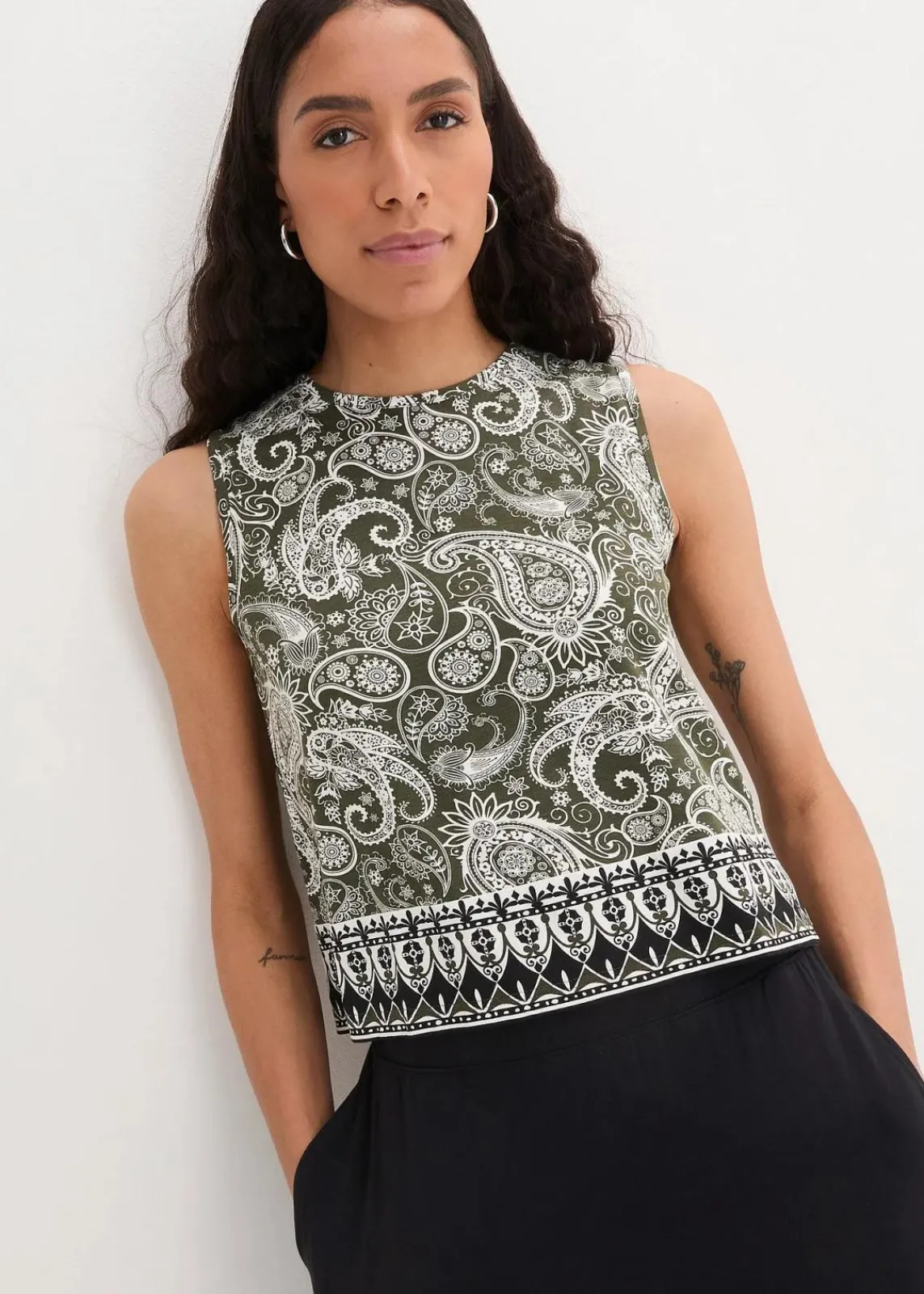 bonprix Shirts & Tops|Nachhaltigere Materialien^Top mit Muster aus Viskose dunkeloliv paisley