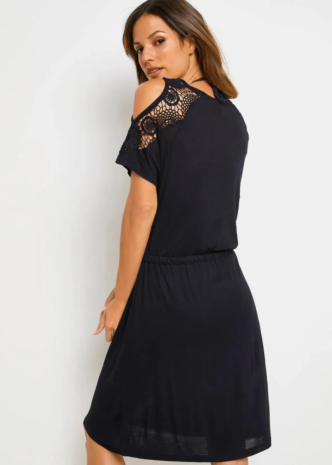 bonprix Nachhaltigere Materialien|Kleider^Transparentes Strandkleid aus Viskose schwarz