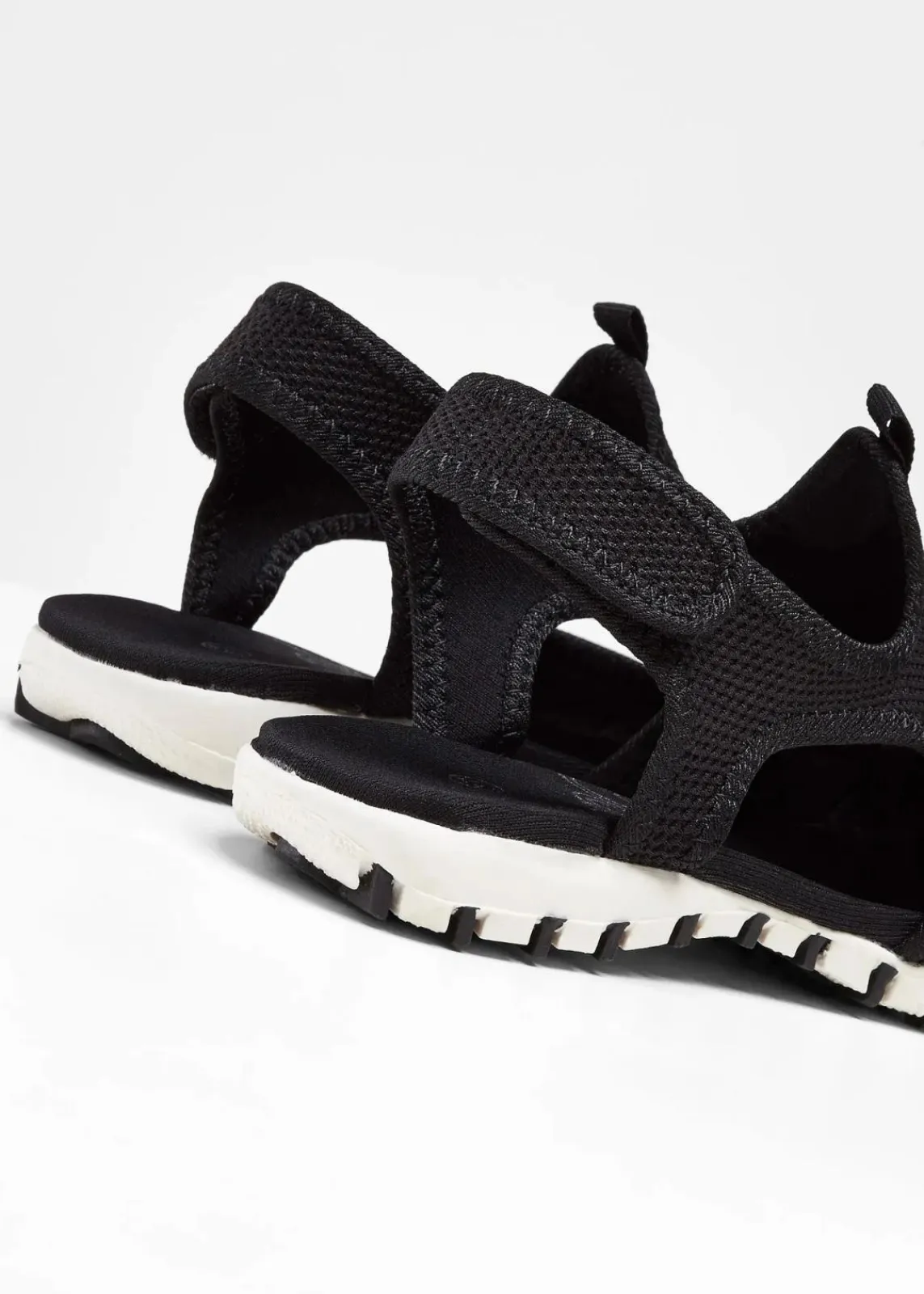 bonprix Sport- & Trekkingschuhe|Sommerschuhe^Trekkingsandalen mit Profilsohle schwarz/weiß