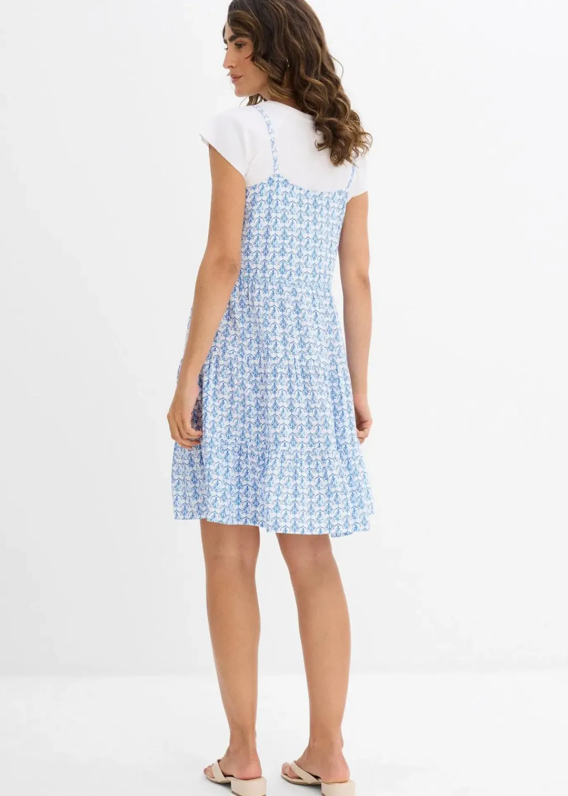bonprix Kleider|Nachhaltigere Materialien^Trägerkleid aus fließender Viskose weiß/arktikblau bedruckt