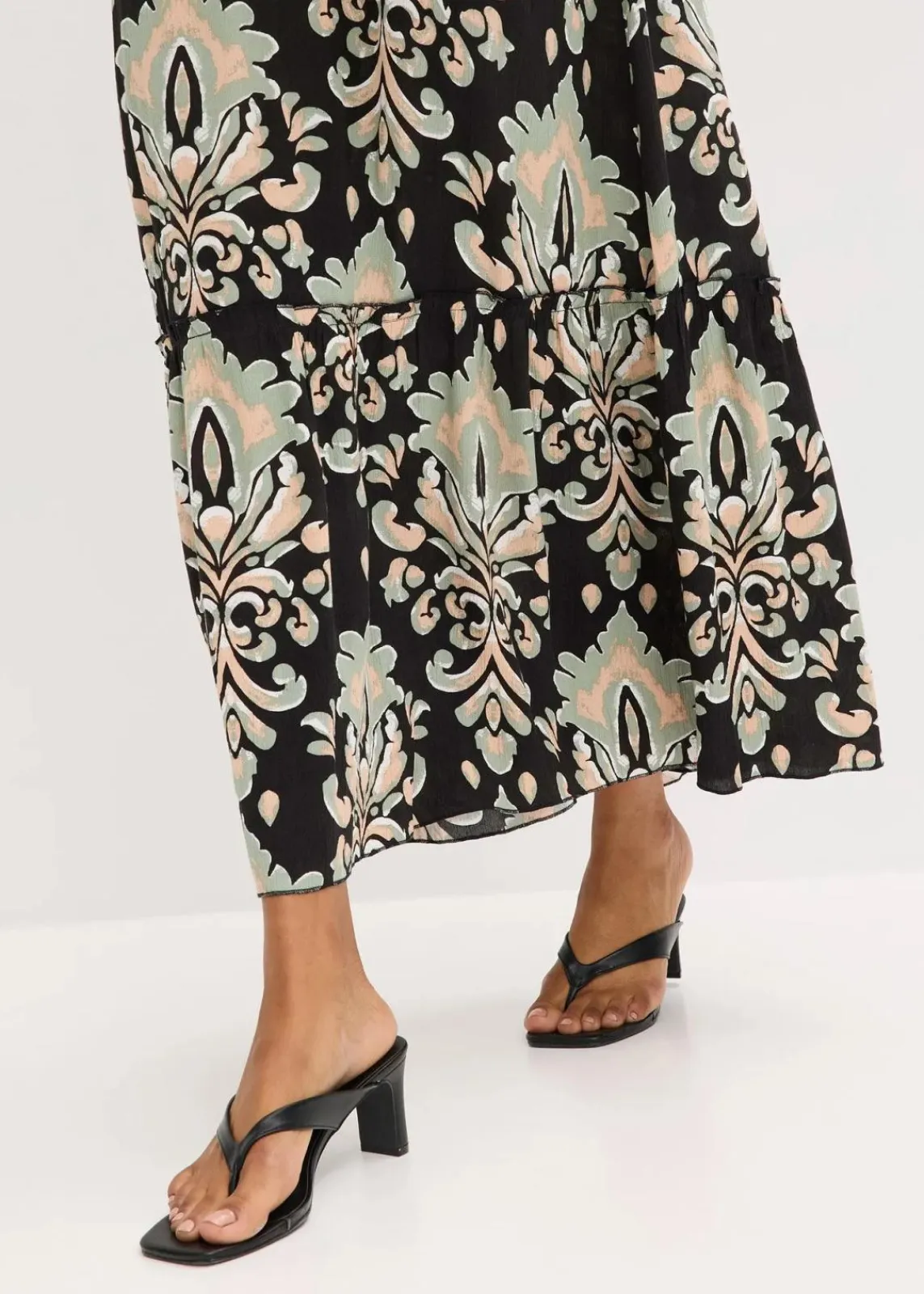 bonprix Bekleidung·Pullover & Strickjacken|Kleider^Trägerkleid aus strukturierter Viskose schwarz bedruckt