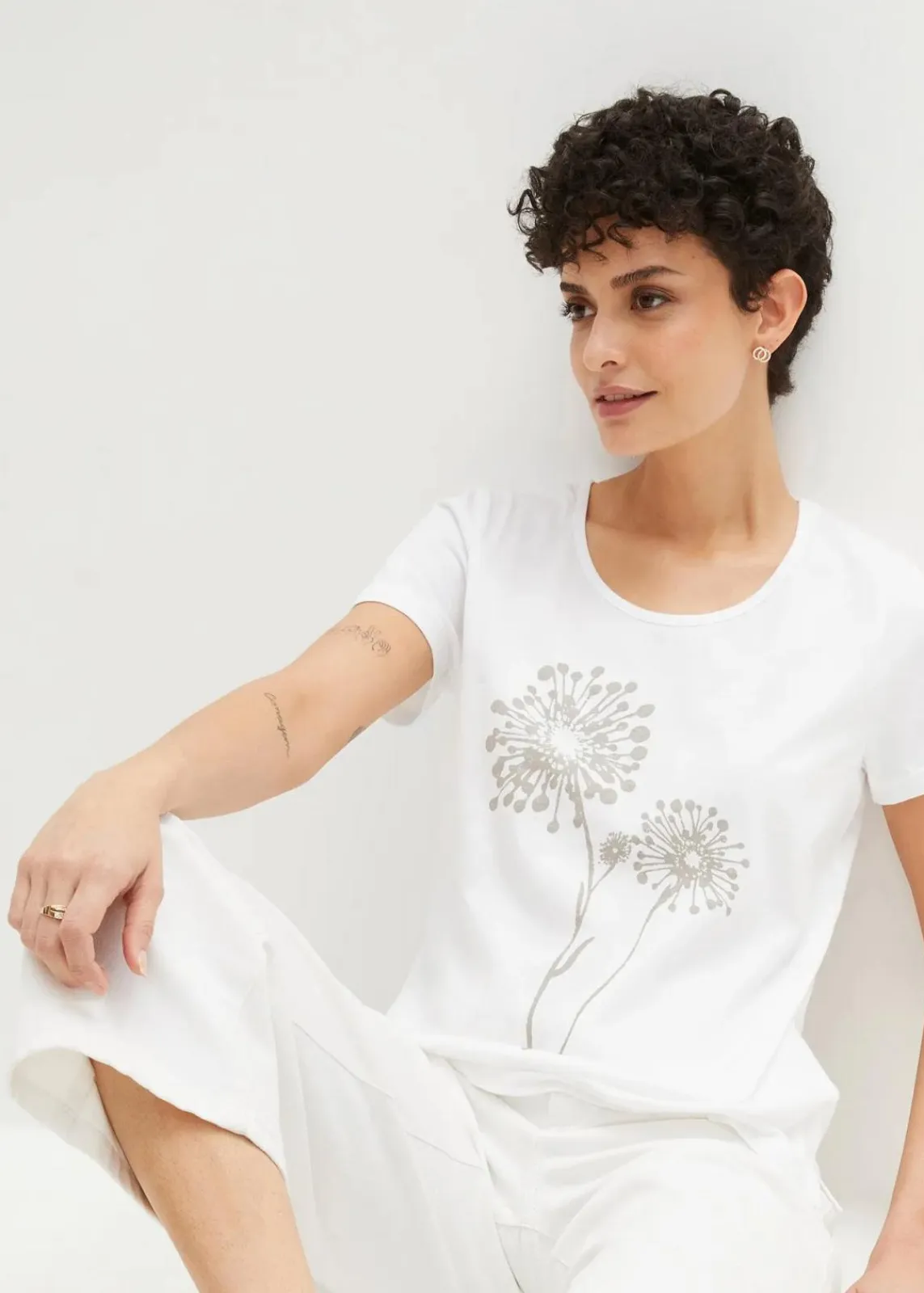 bonprix Shirts & Tops^T-Shirt weiß/mattsilber bedruckt