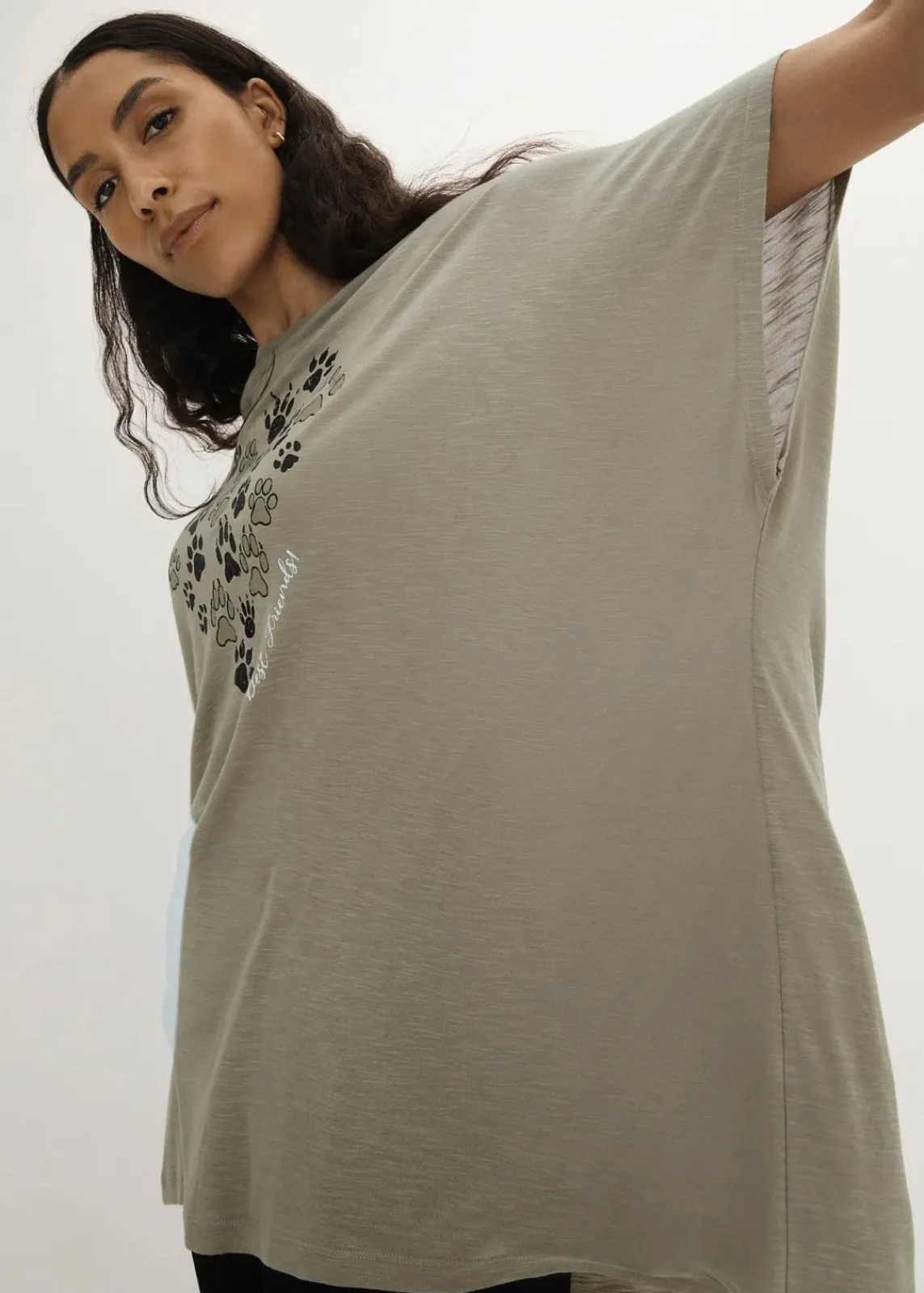 bonprix Nachhaltigere Materialien|Shirts & Tops^T-Shirt aus fließender Viskose new khaki graphisch bedruckt