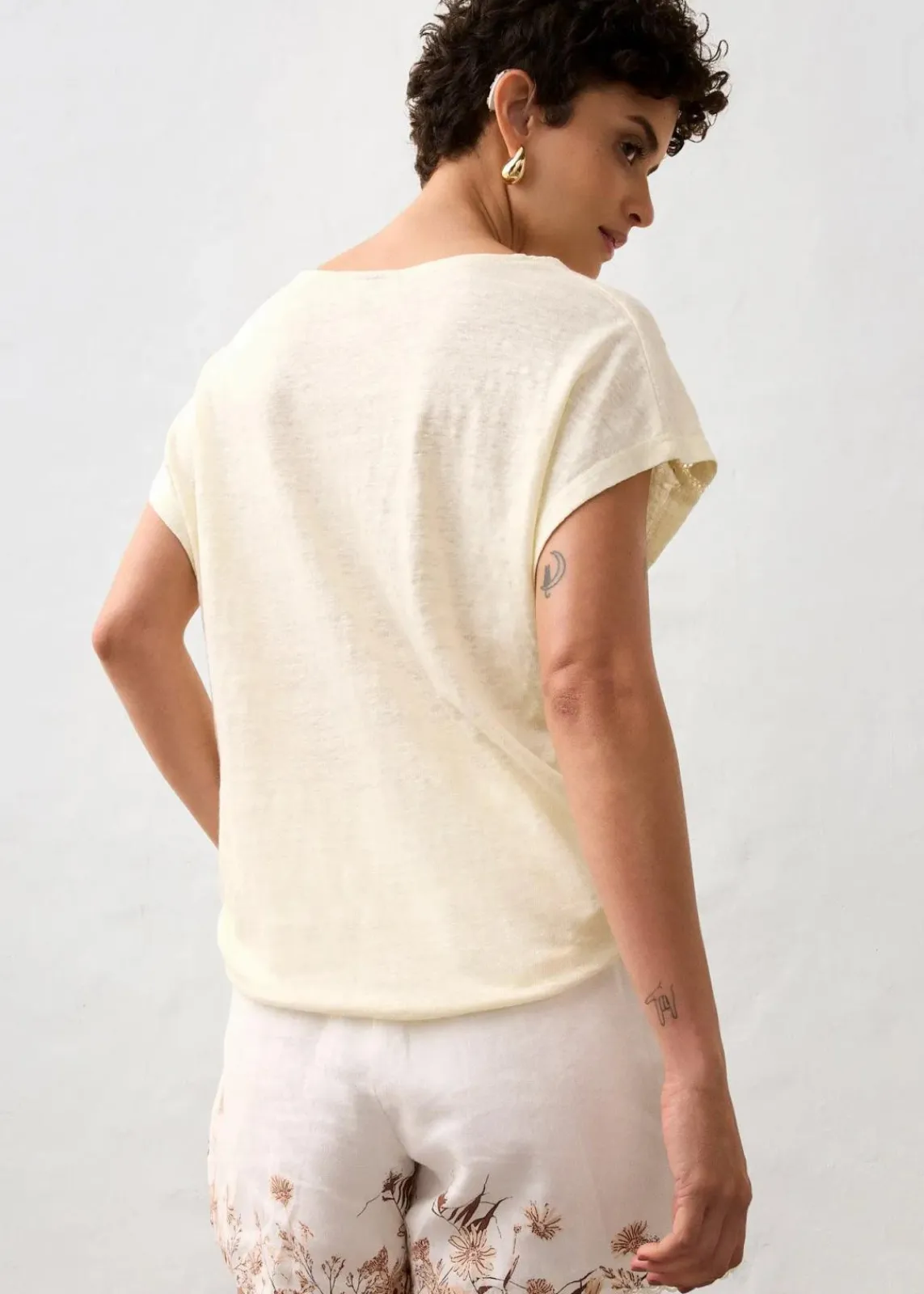 bonprix Nachhaltigere Materialien|Shirts & Tops^T-Shirt aus reinem Leinen mit Spitze wollweiß