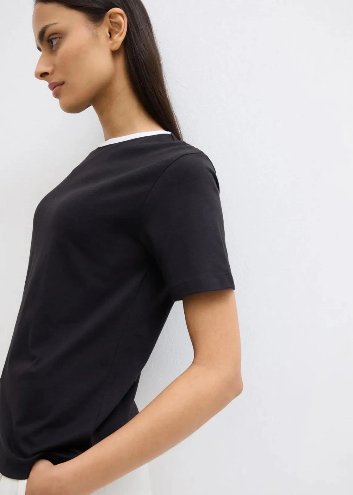bonprix Shirts & Tops^T-Shirt mit Kontrastdetail schwarz