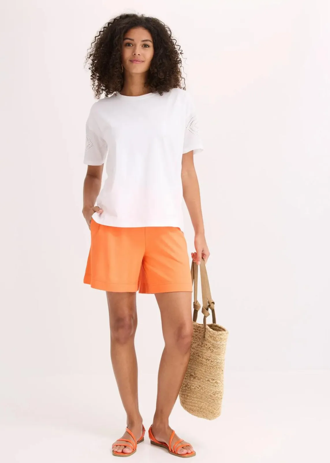 bonprix Shirts & Tops^T-Shirt mit Lochstickerei weiß
